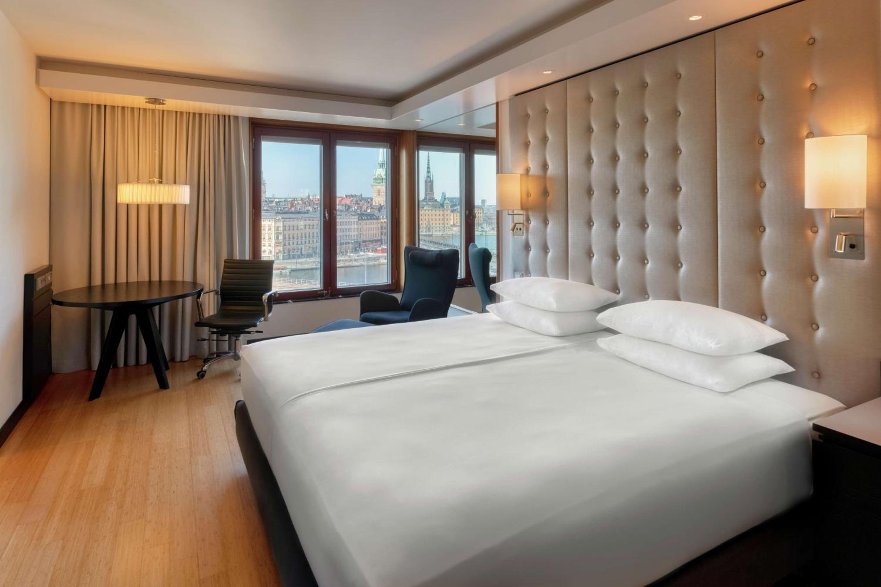 Deluxe Twin Room with View - Mobility Accessible
