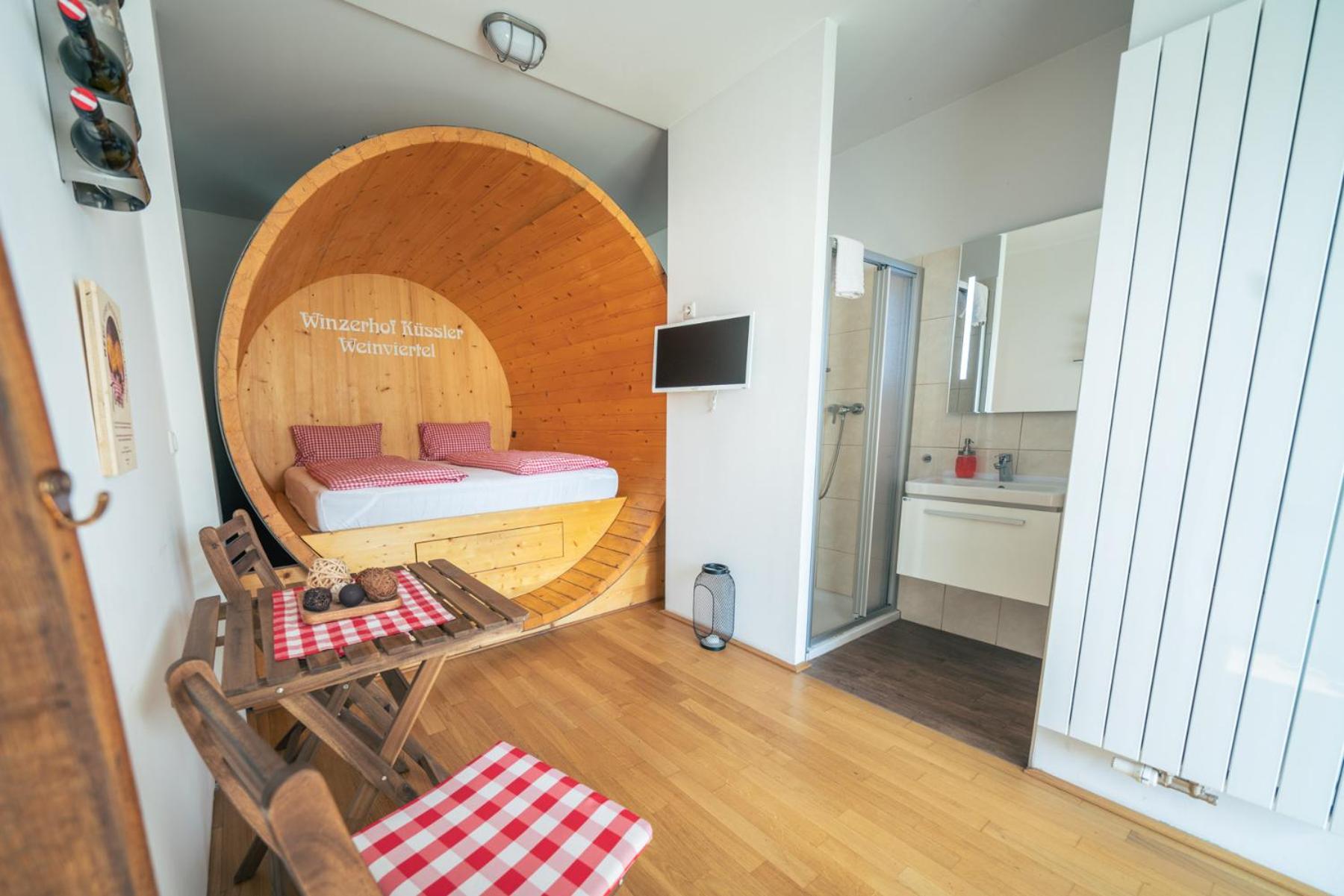 Wine Barrel Suite photo 3