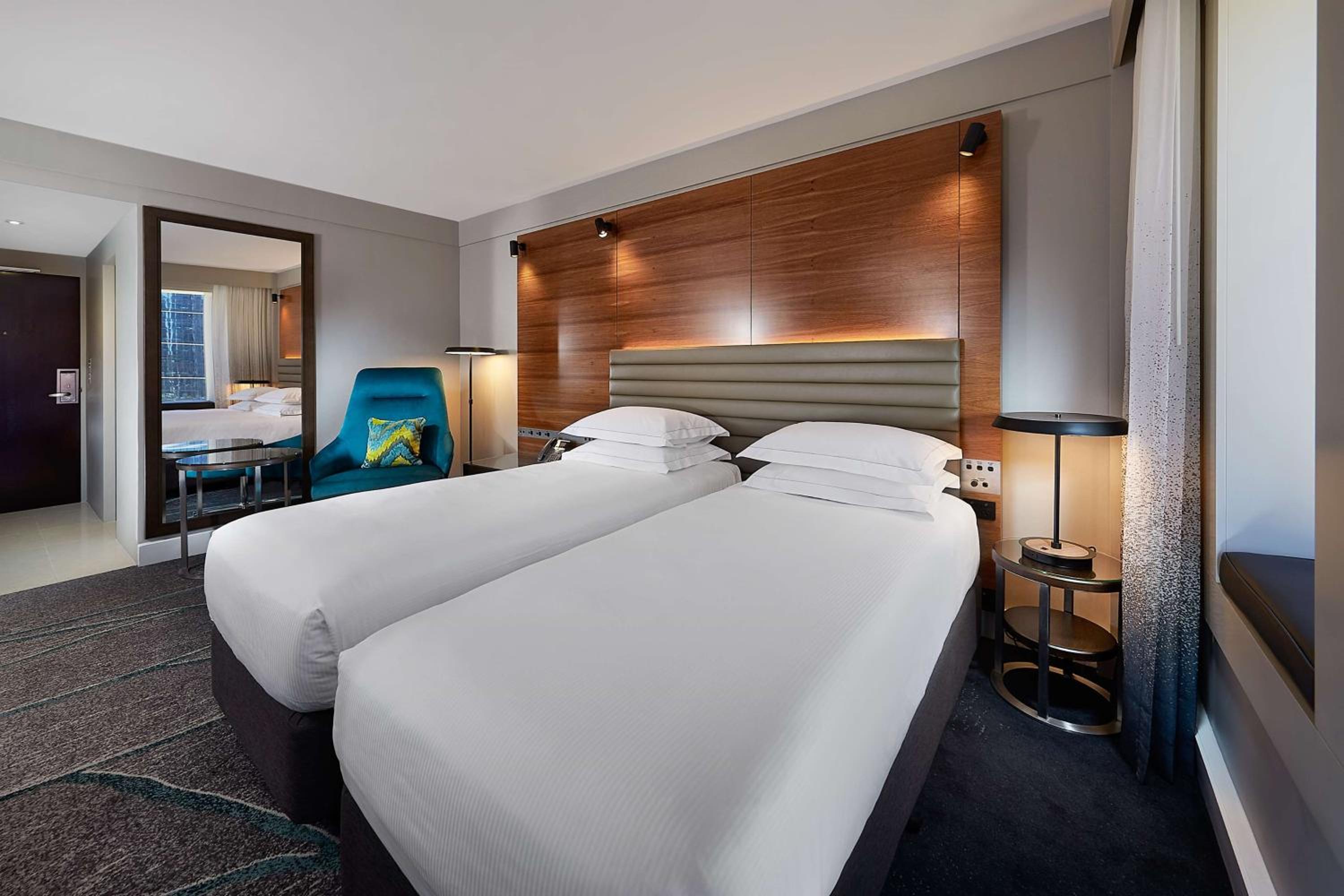 Deluxe with One Twin Bed and 2 Adults Occupancy (Non Smoking) - Photo 3