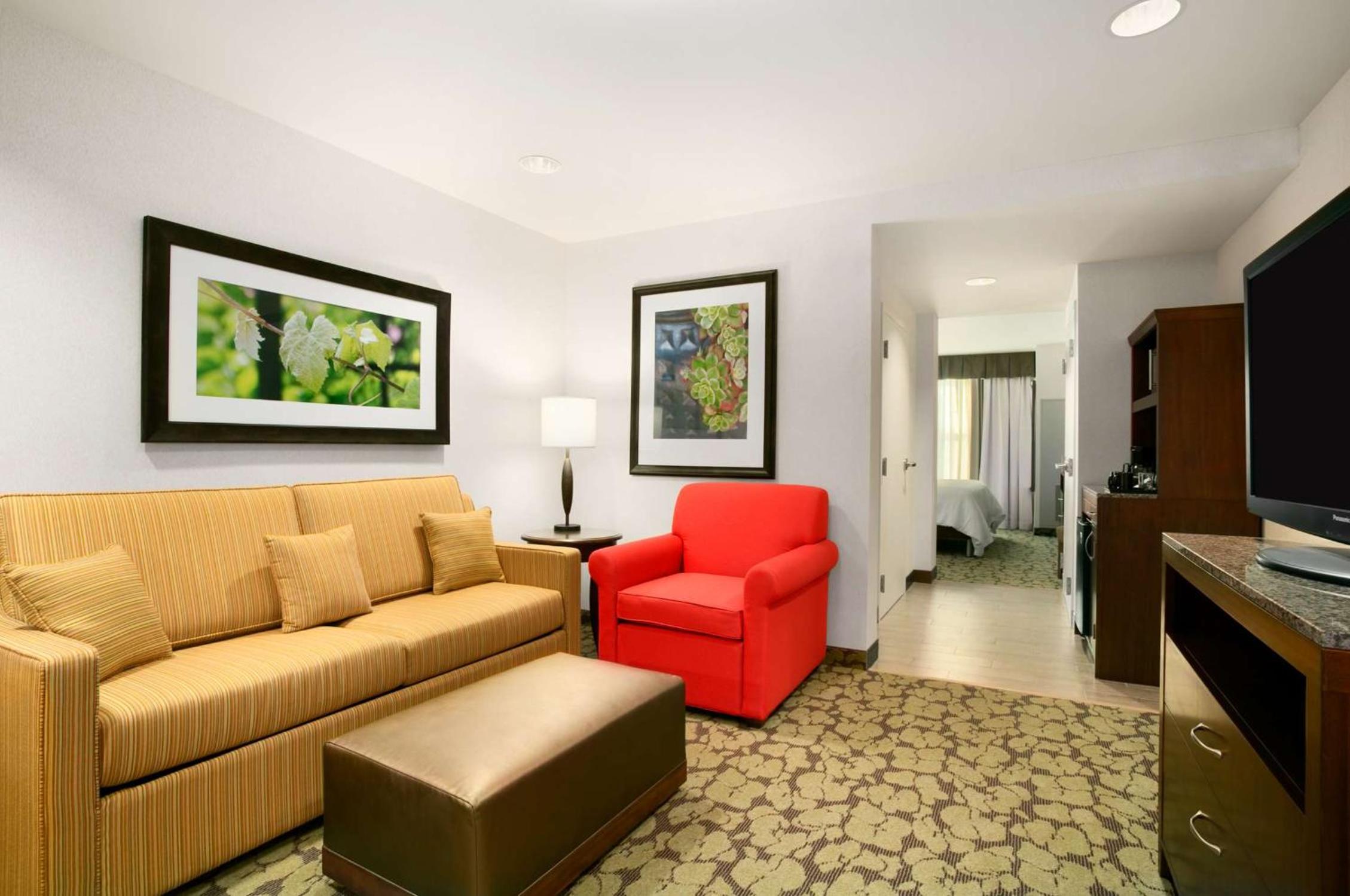 Junior King Suite with Seating Area - Photo 2
