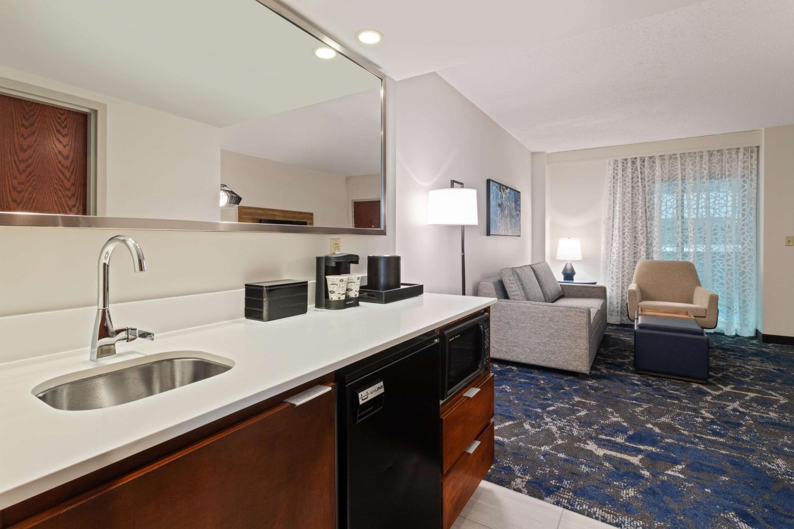 Suite with Two Double Beds - Non-Smoking - Photo 2