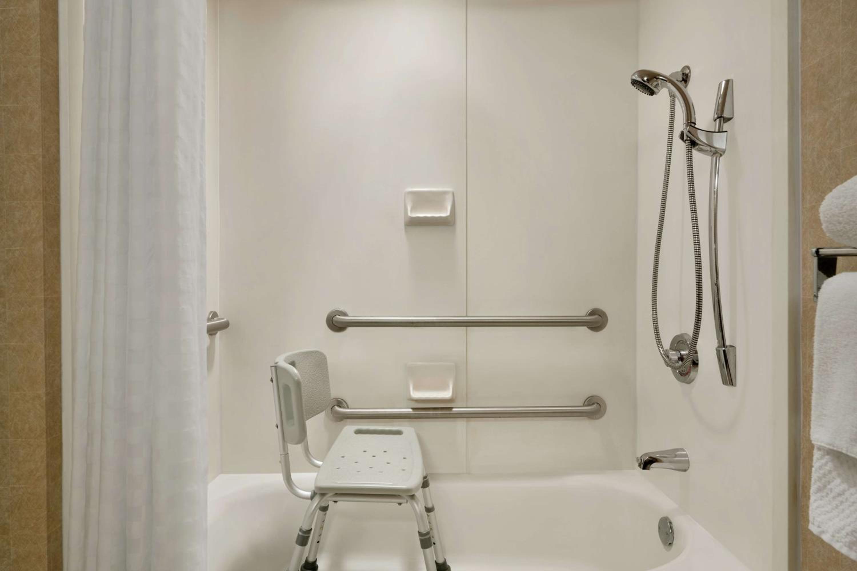 Suite with Two Double Beds - Mobility and Hearing Access/Non-Smoking - Photo 2