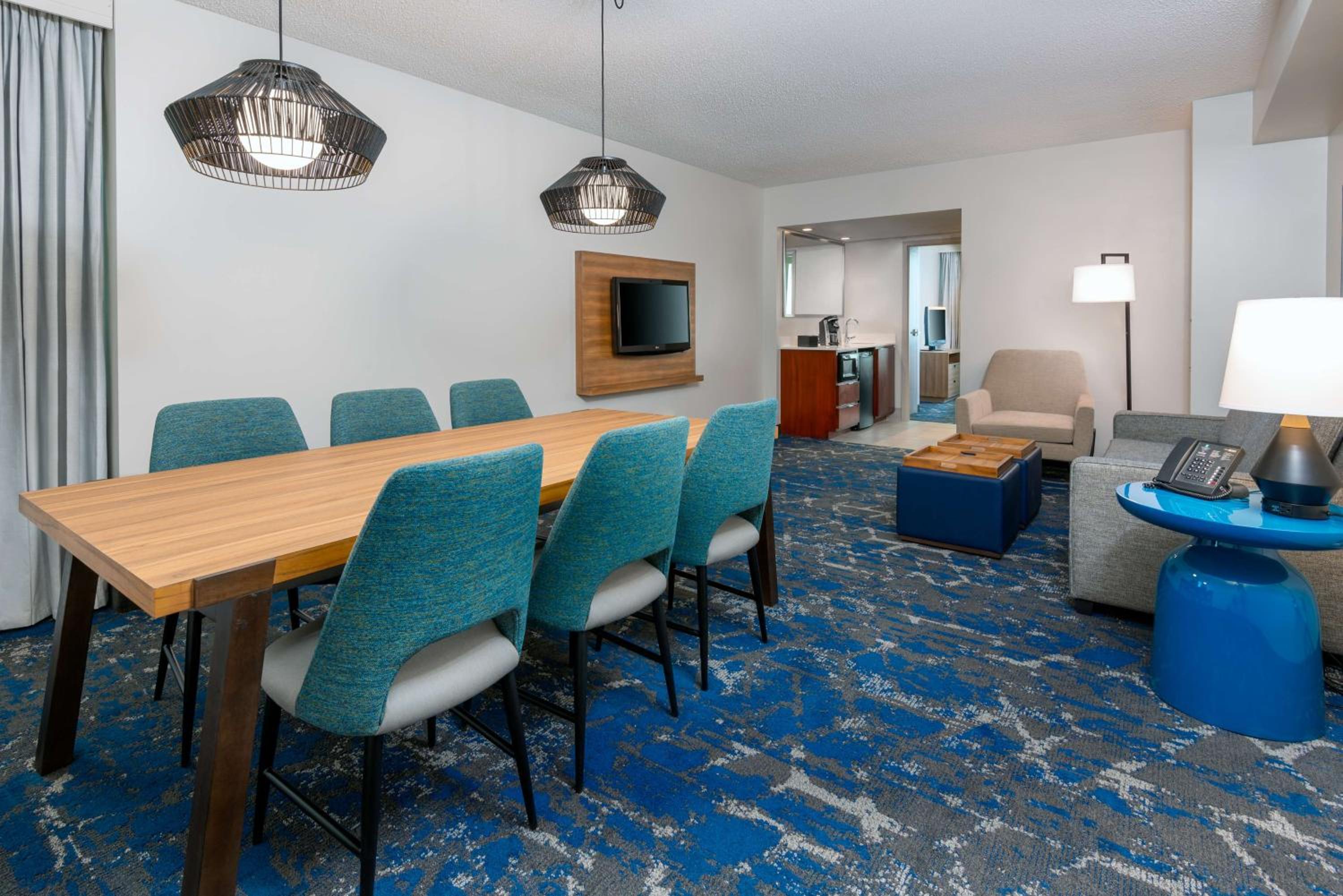 Executive King Suite - Non-Smoking - Photo 3