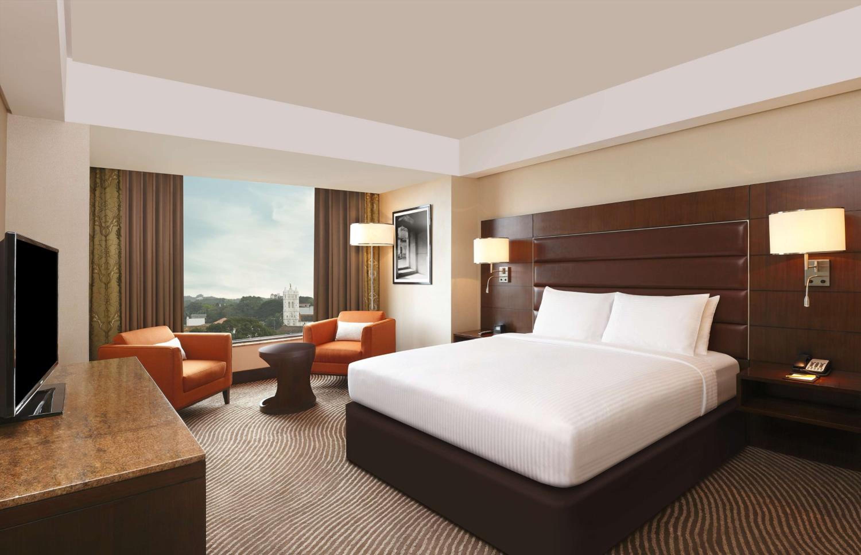 One-Bedroom King Suite - Photo 3