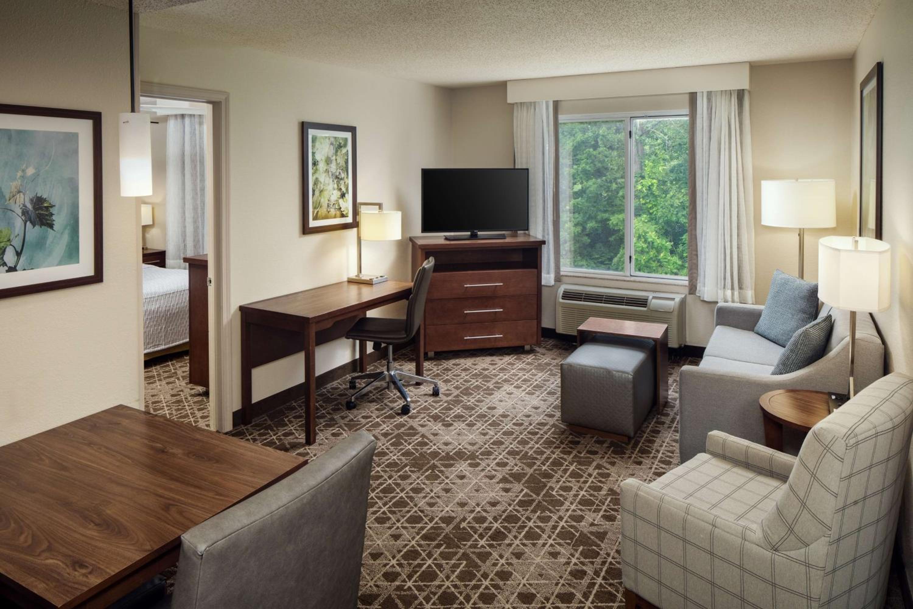 One-Bedroom King Suite - Non-Smoking - Photo 6
