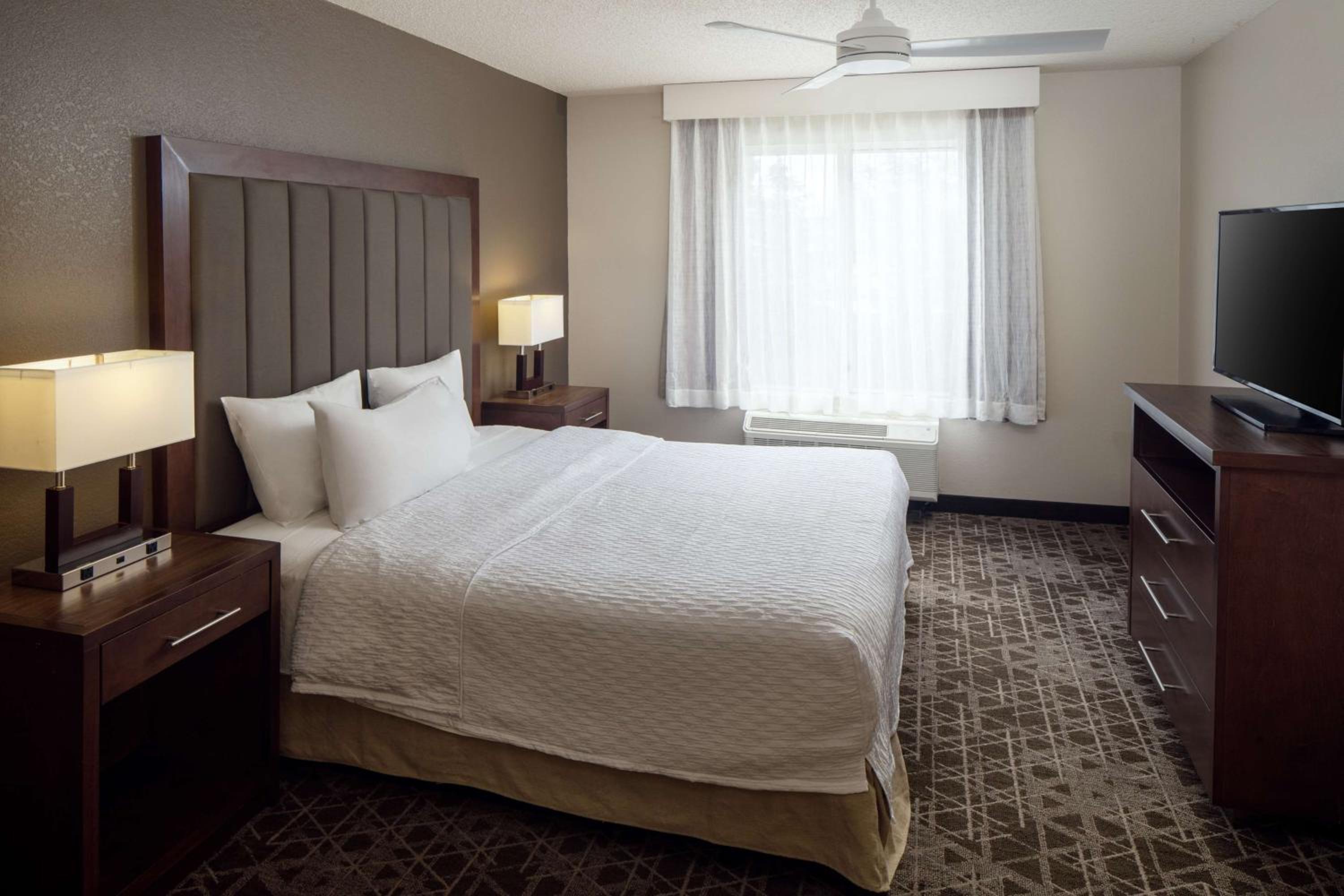 Two-Bedroom Suite - Non-Smoking - Photo 6