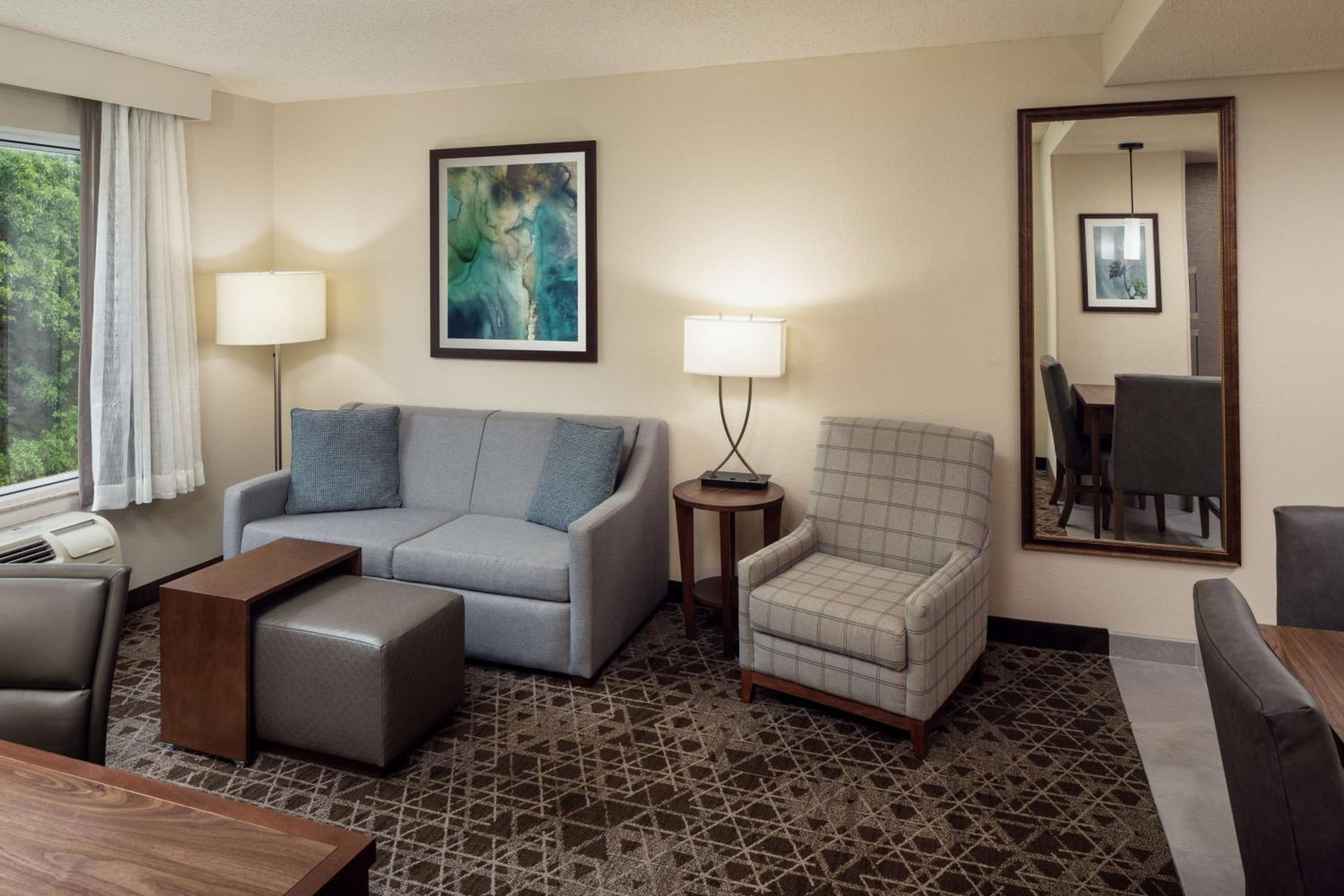 One-Bedroom King Suite - Non-Smoking - Photo 3