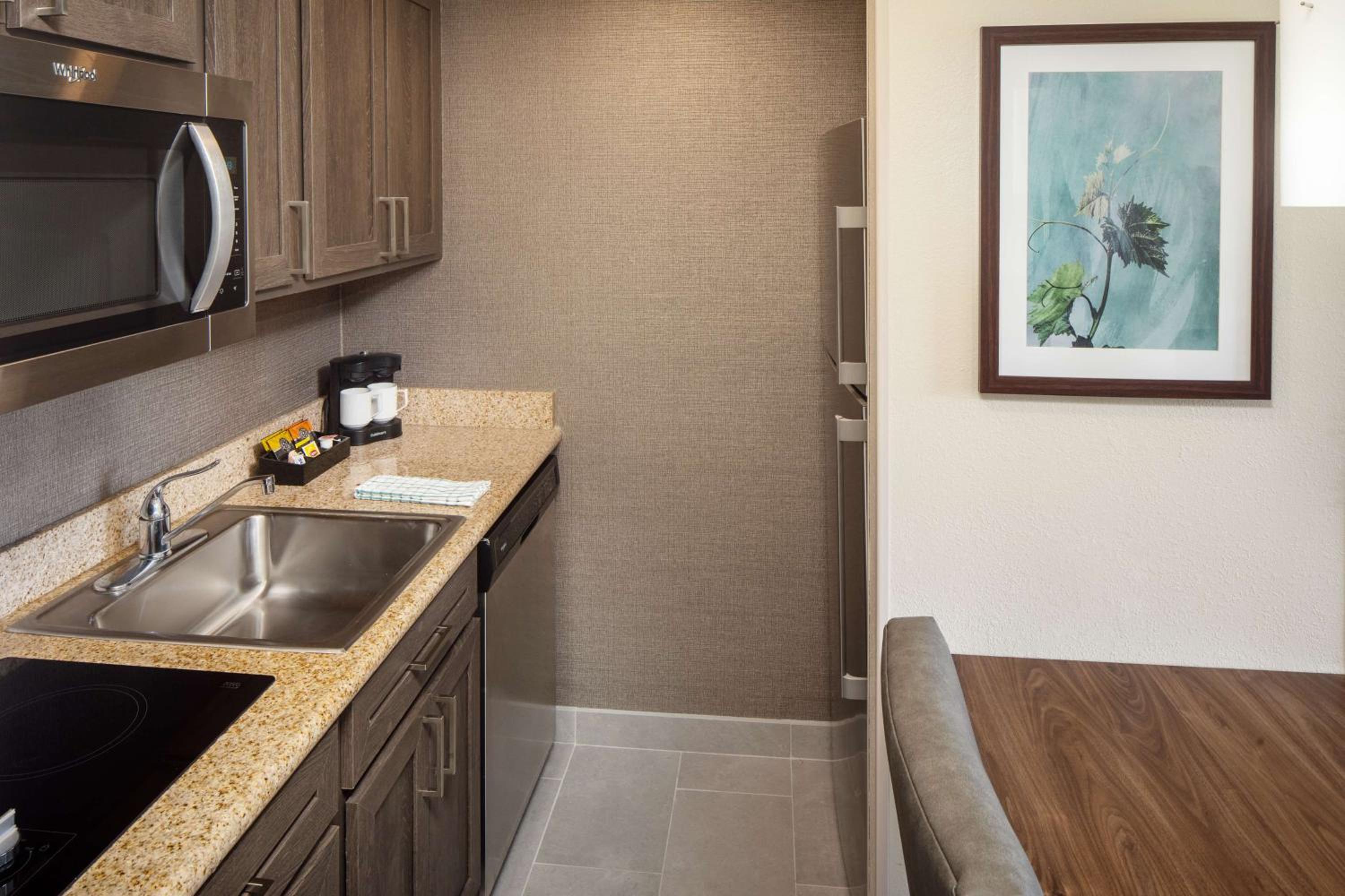 One-Bedroom King Suite - Non-Smoking - Photo 4