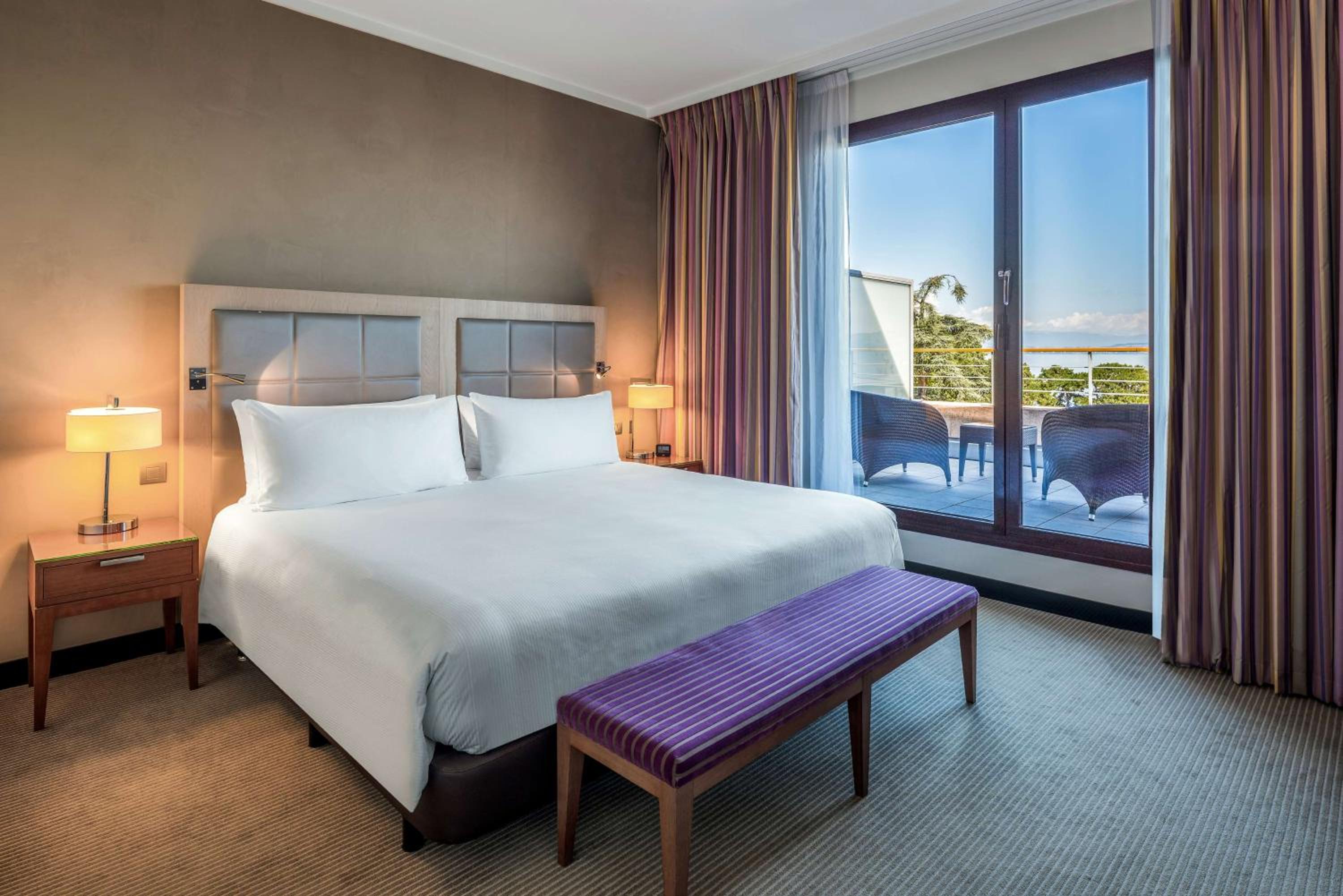 Executive King Suite - Photo 5