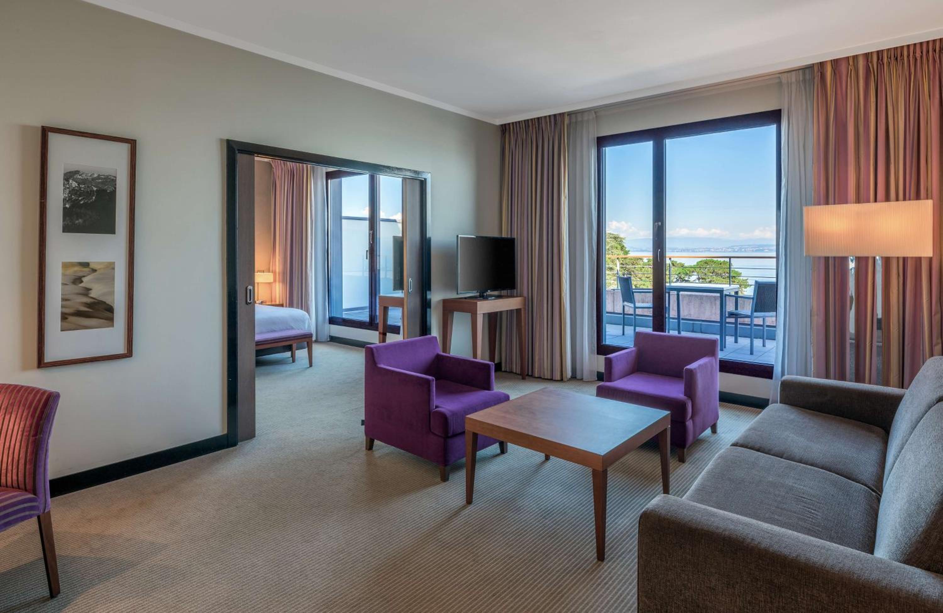 Executive King Suite - Photo 4