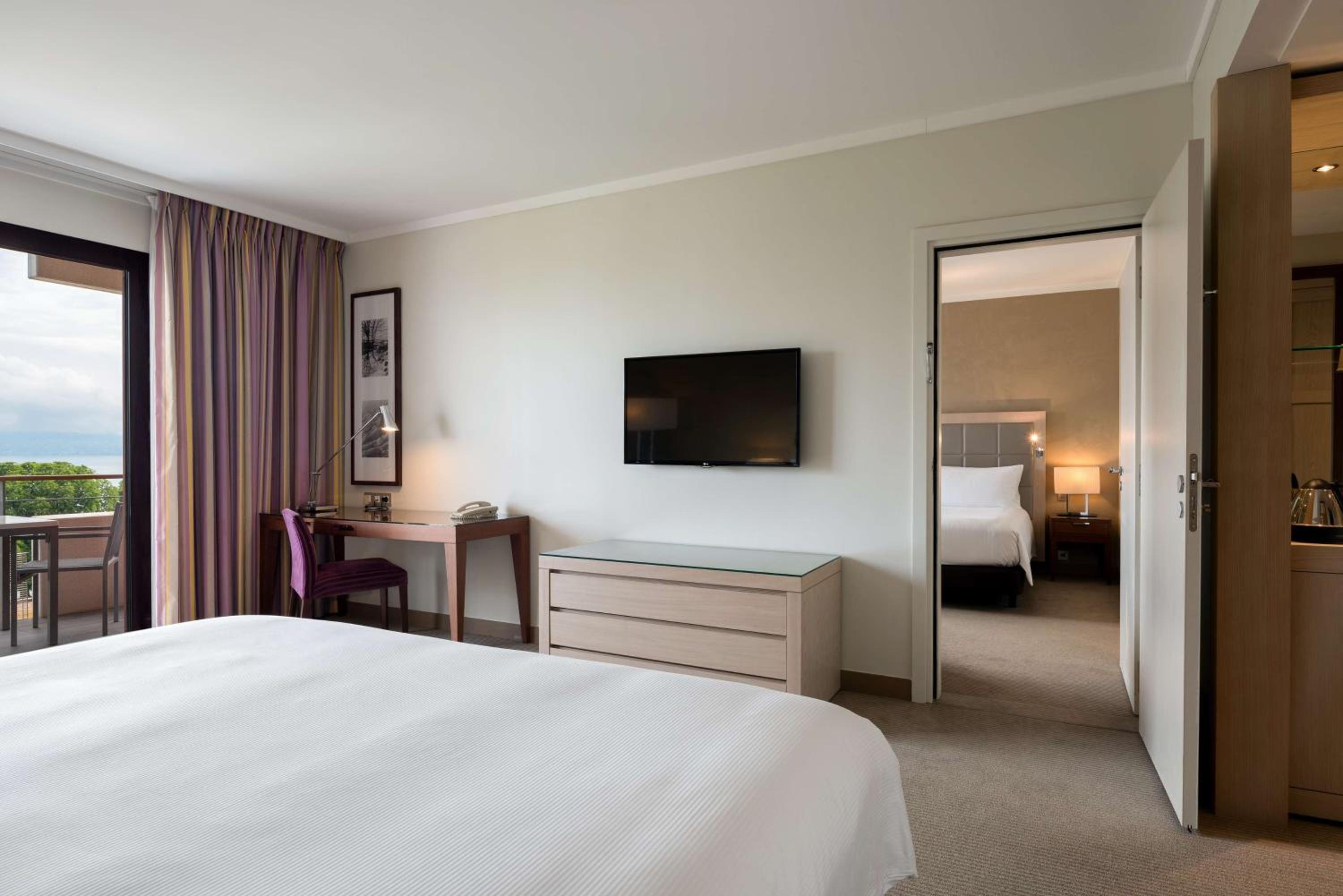 Deluxe King Room - Photo 3