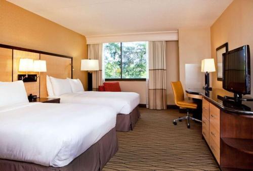 Deluxe Double Room with Two Double Beds - Non-Smoking photo 2