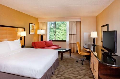 King Room - Non-Smoking photo 2