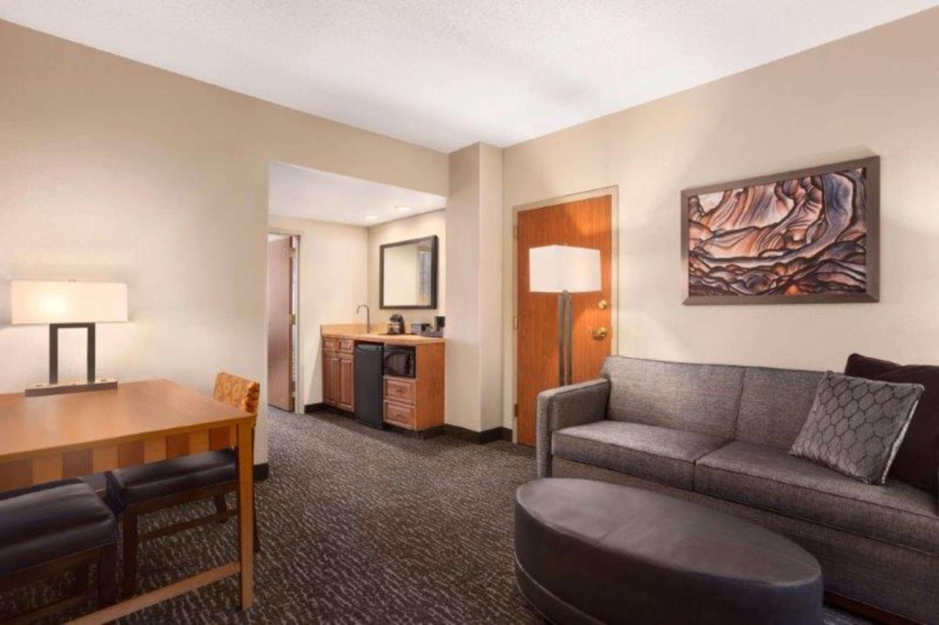 Two-Room Suite - Photo 4