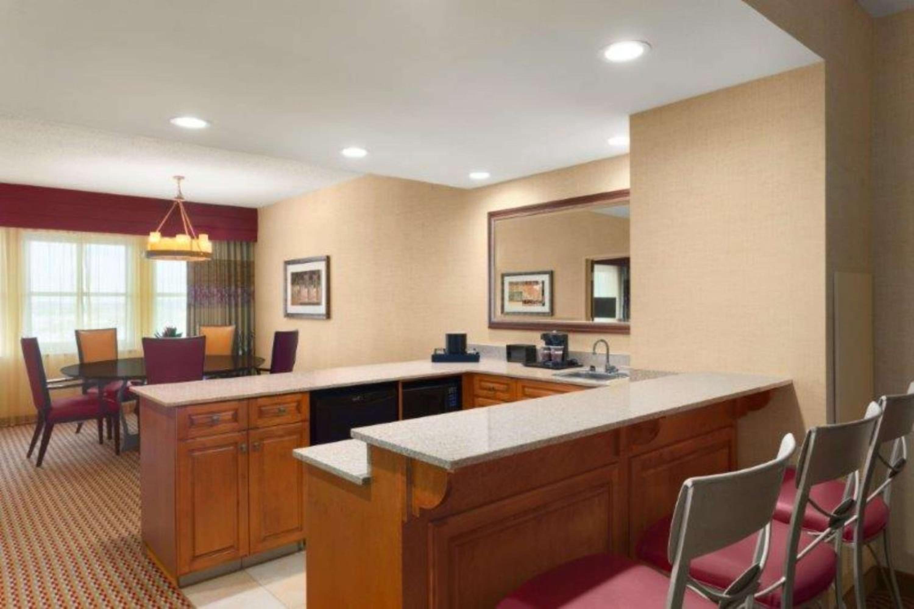 Hospitality King Suite - Photo 5