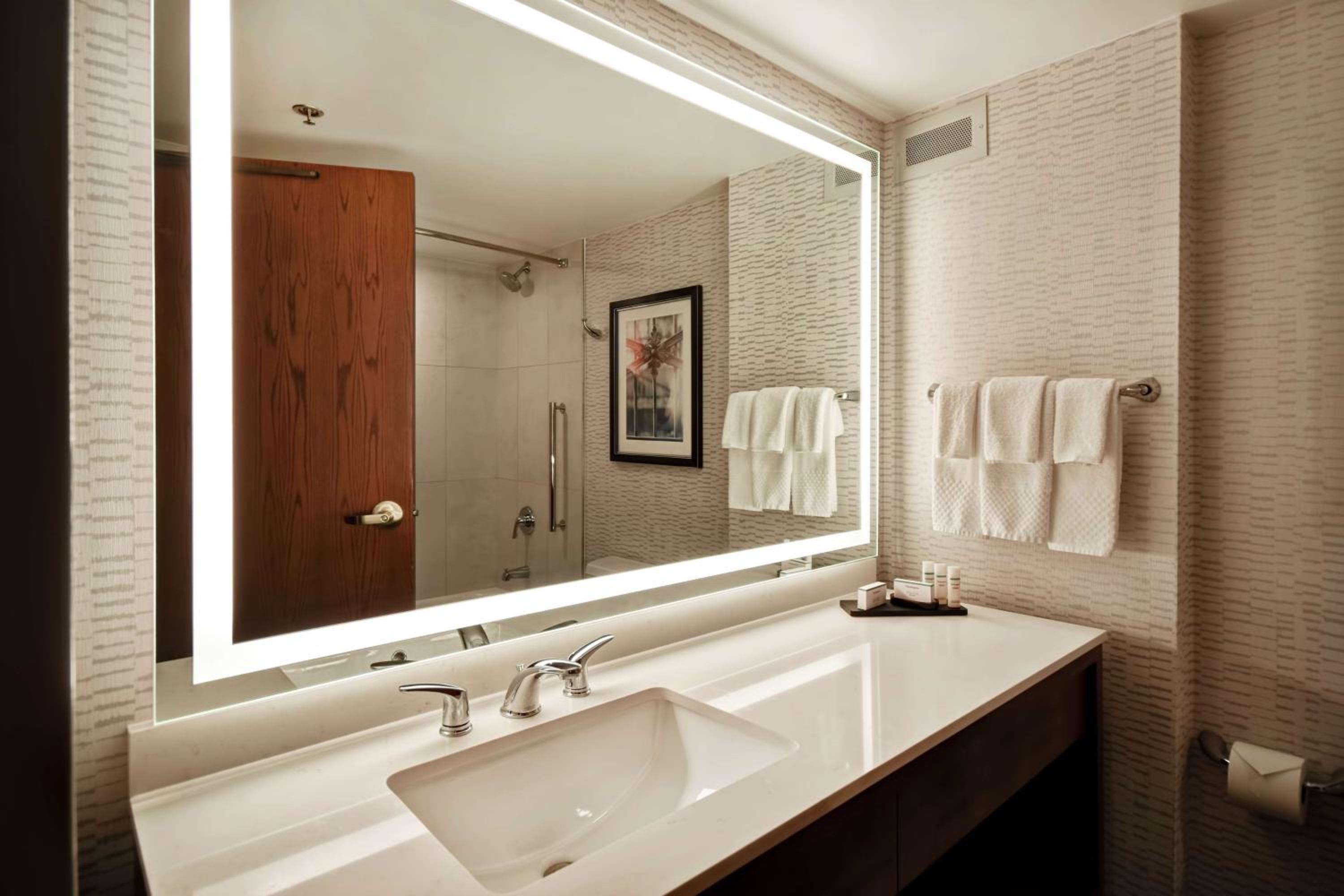Two-Room King Suite - Non-Smoking - Photo 6
