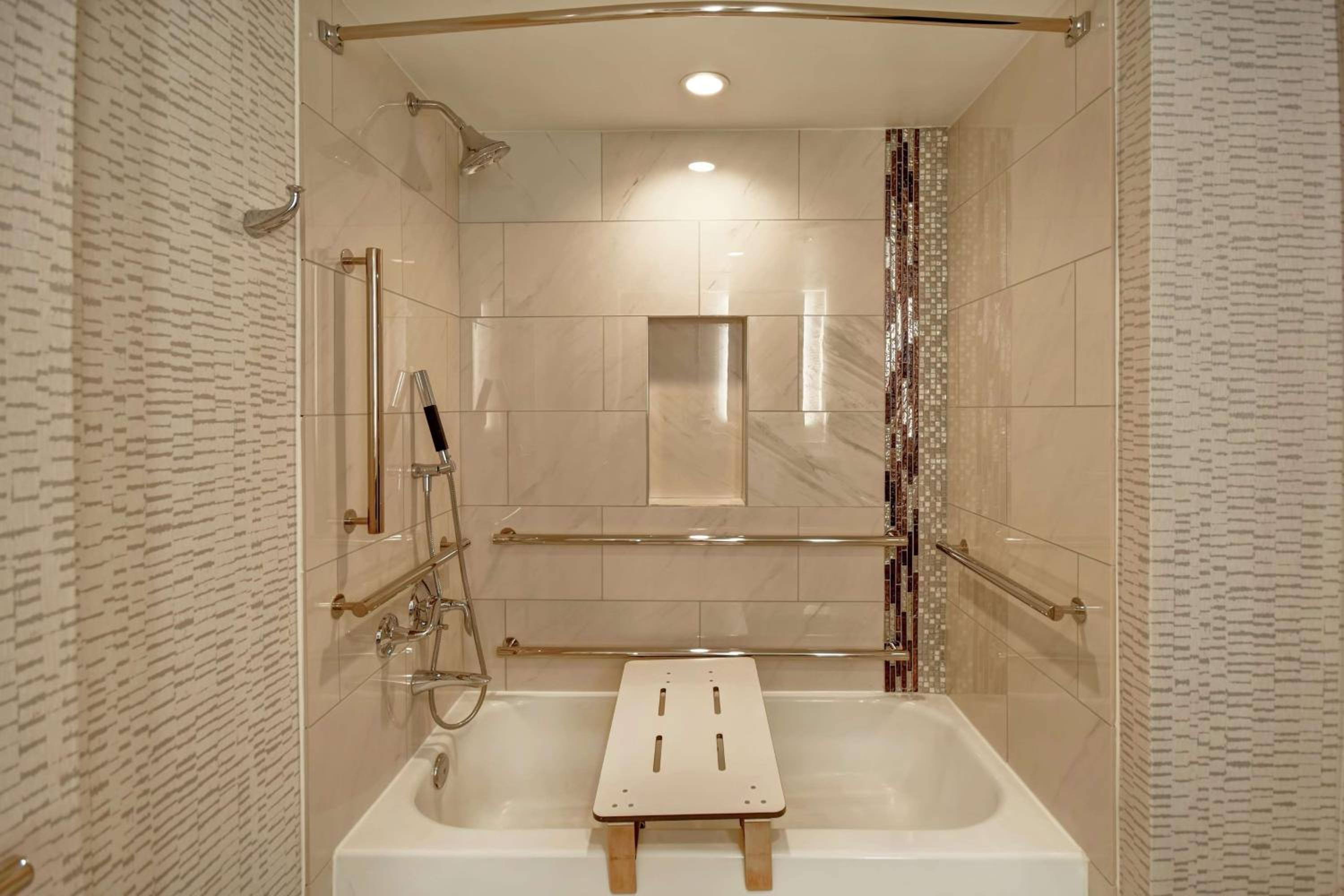 King Room - Mobility Access/Non-Smoking - Photo 6
