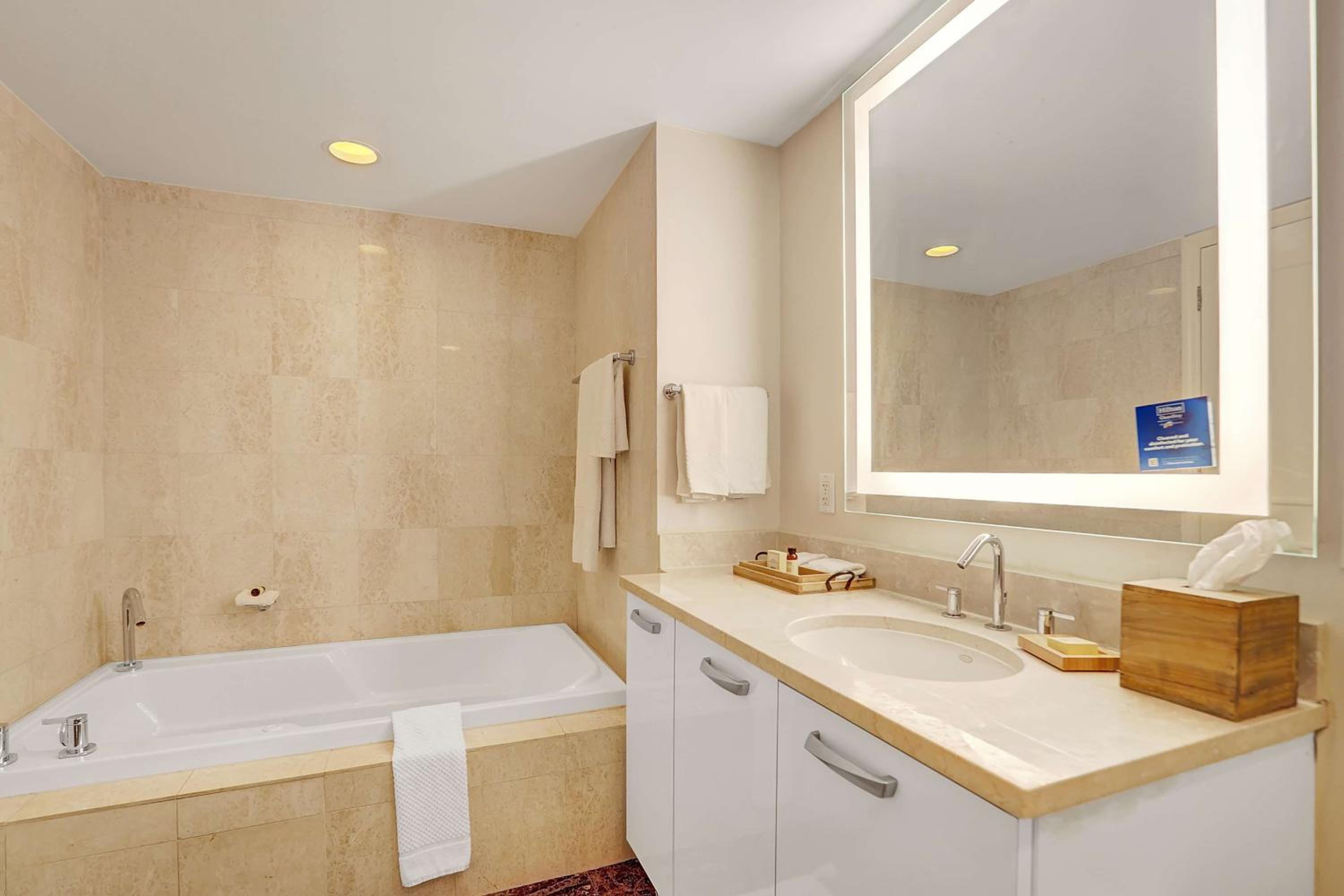 Junior Queen Suite with Ocean View - Hearing Accessible photo 2