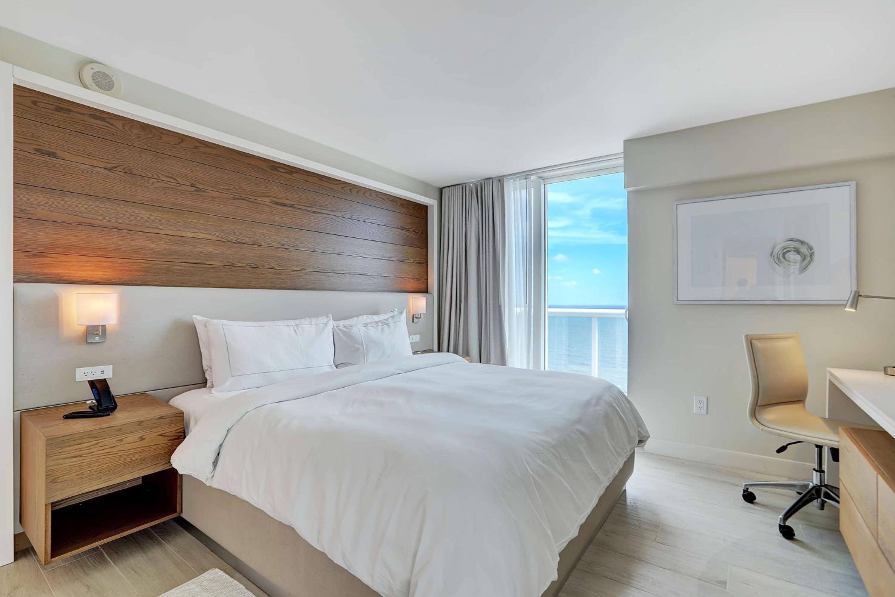 One-Bedroom King Suite with Oceanfront View - Photo 7