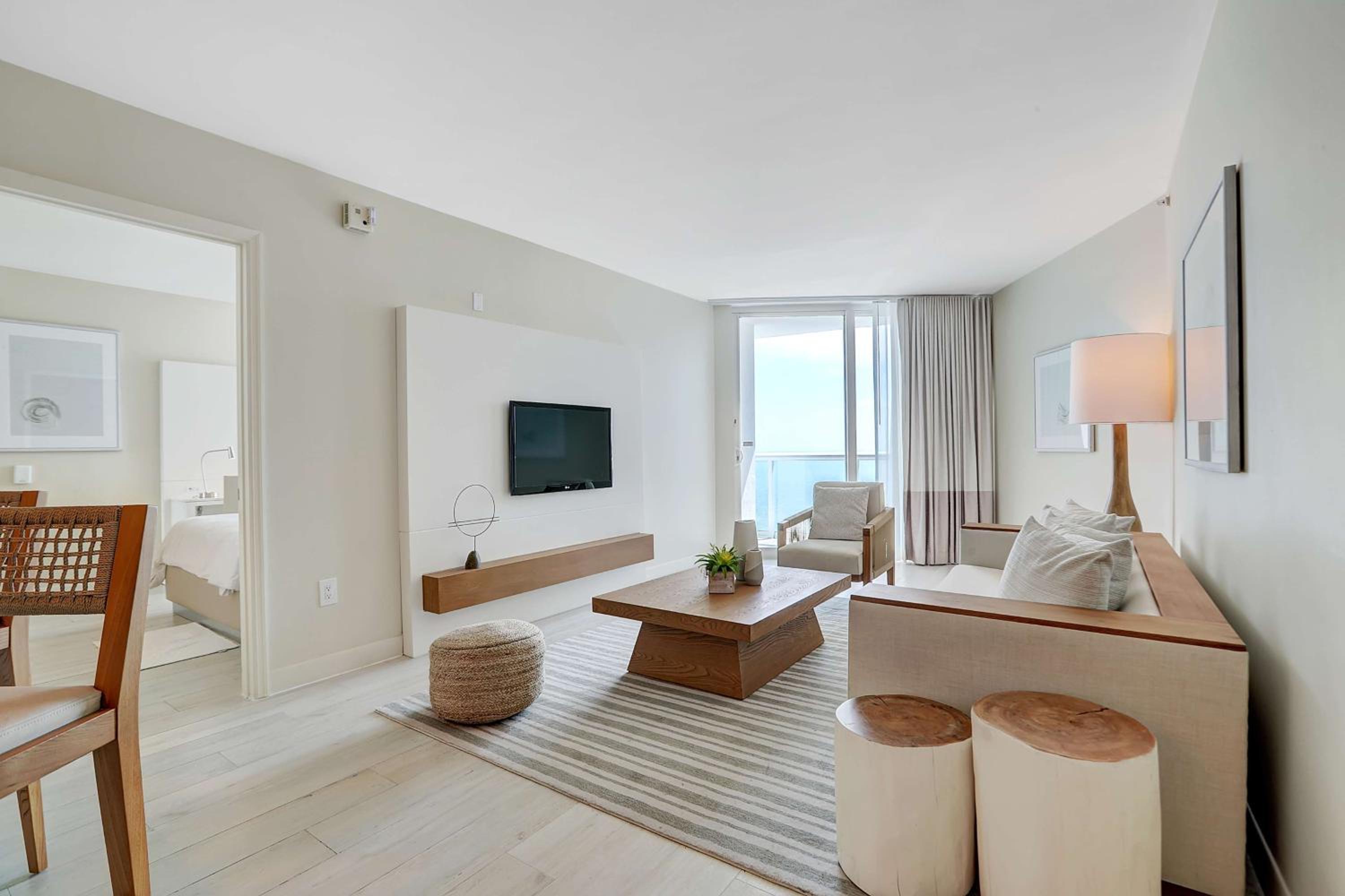 One-Bedroom Queen Suite with Ocean View - Hearing Accessible