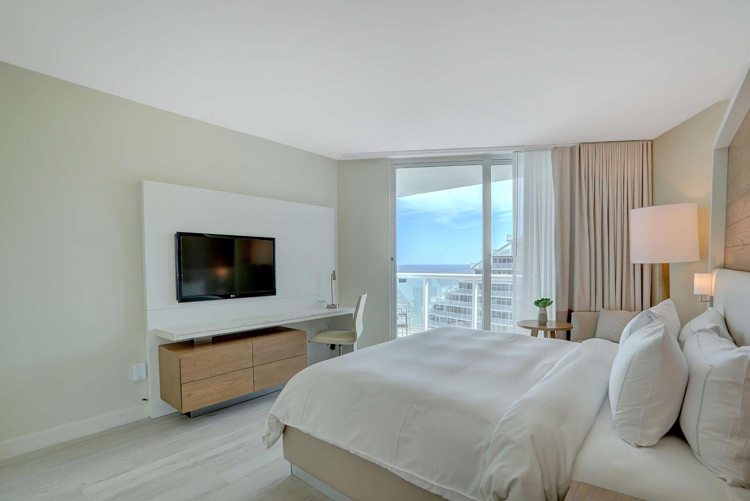 One-Bedroom King Suite with Ocean View - Photo 6