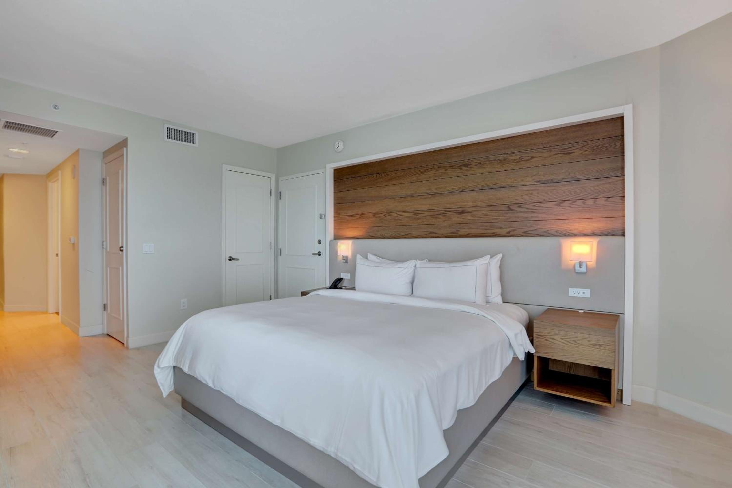 Junior King Suite with Ocean View - Photo 5