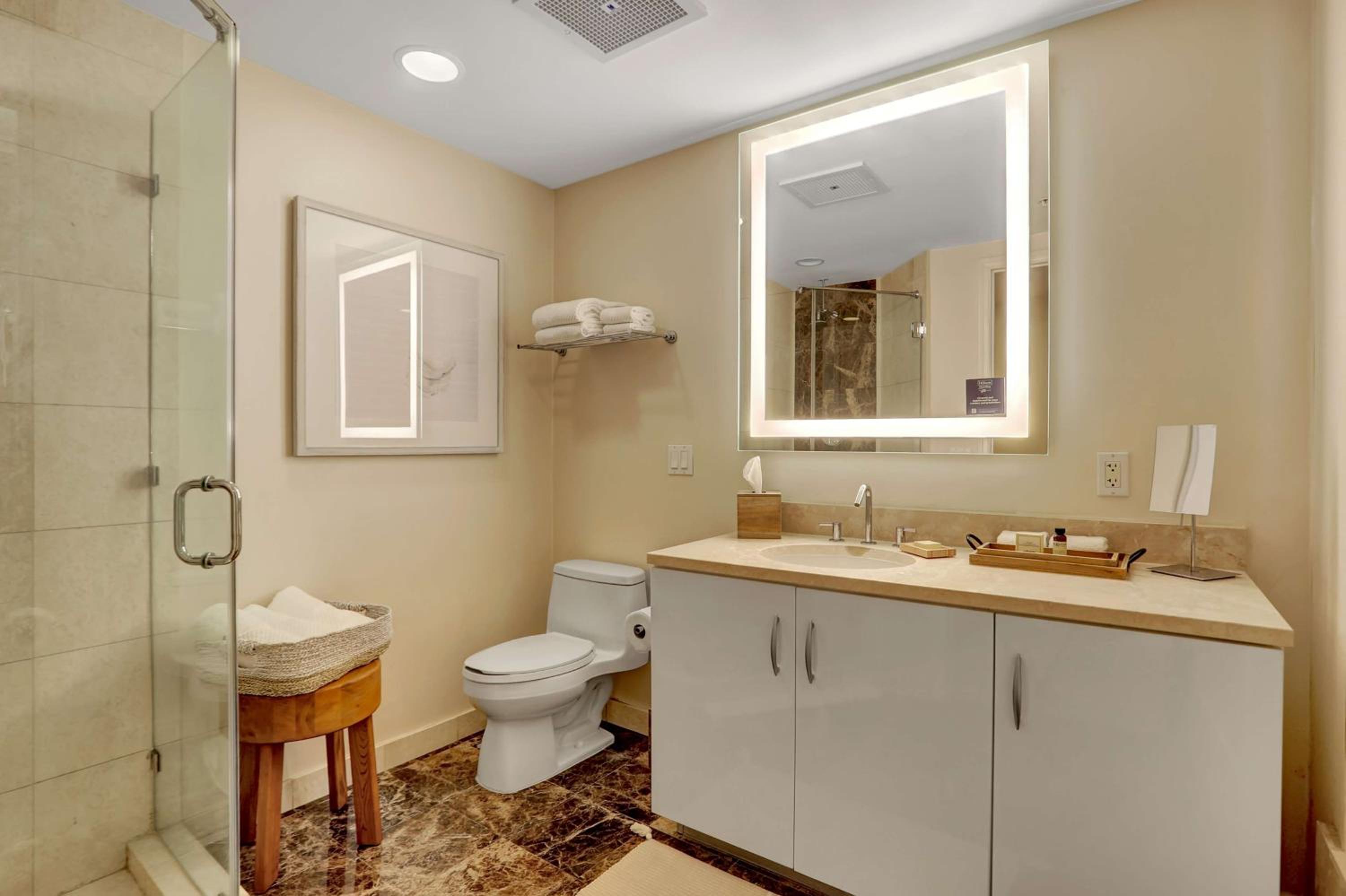 Junior King Suite with Ocean View - Photo 2