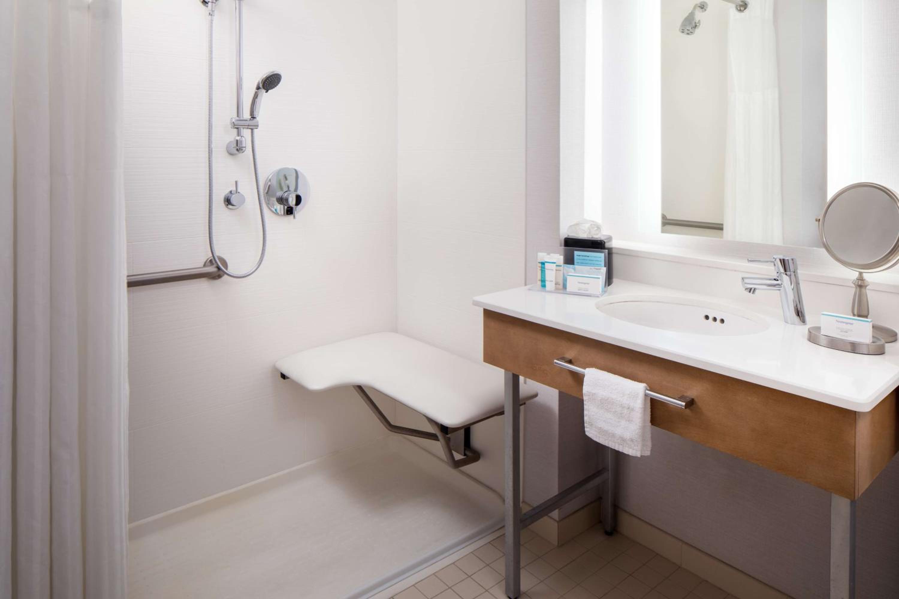 King Room - Disability Access/Elite Floor - Photo 4