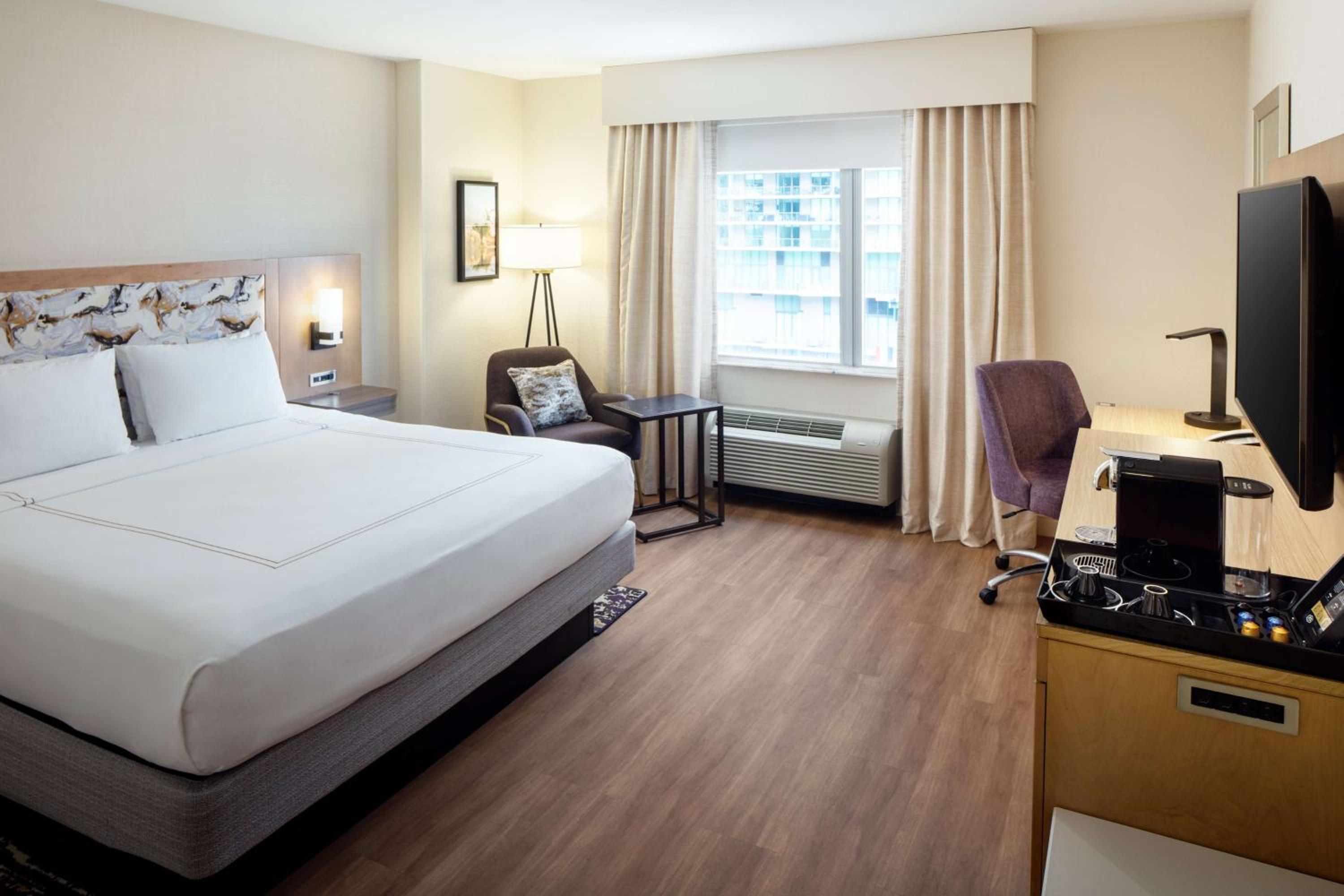 King Room - Disability Access/Elite Floor - Photo 6