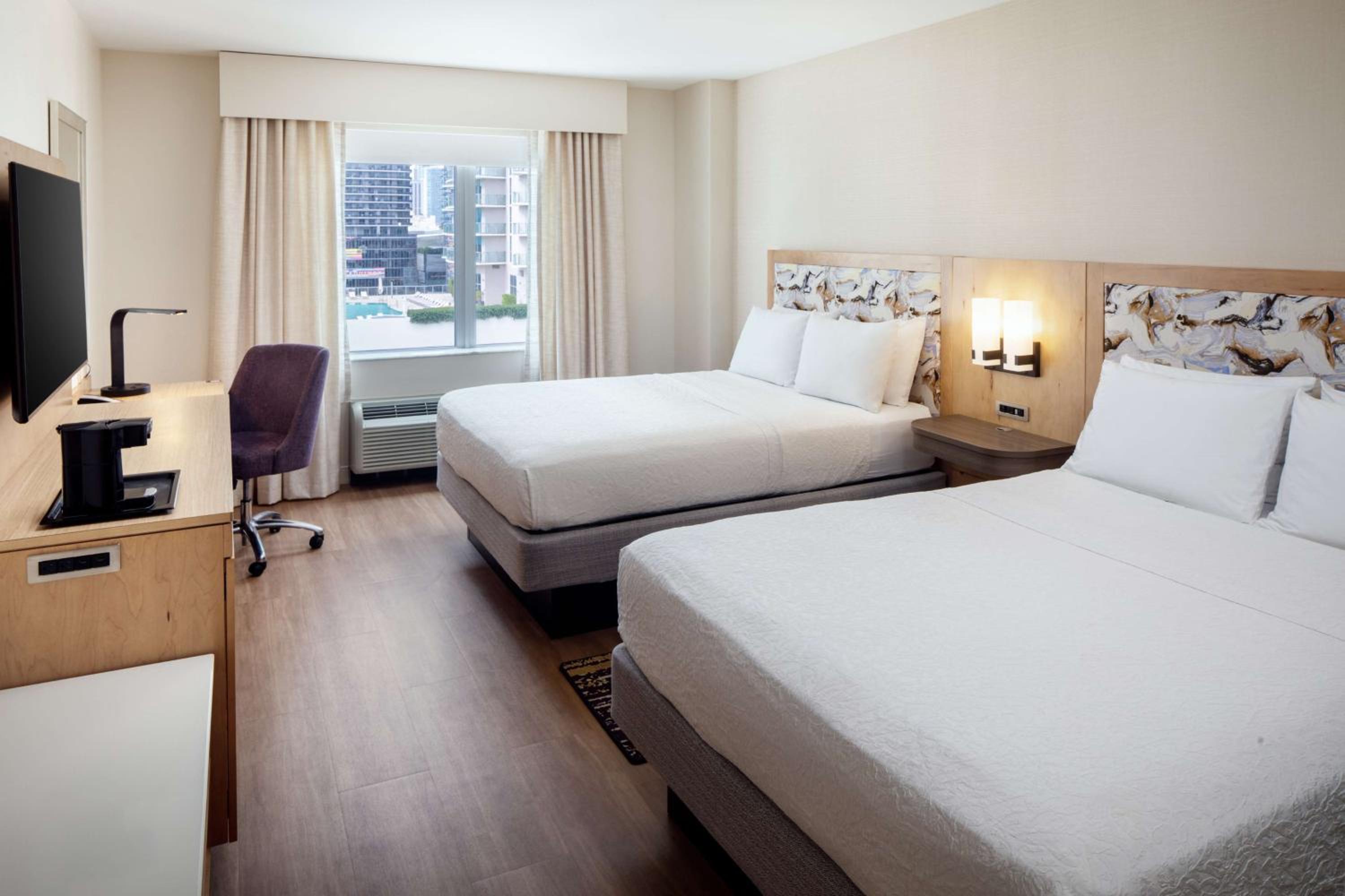 Room with Two Queen Beds - Non-Smoking - Photo 2