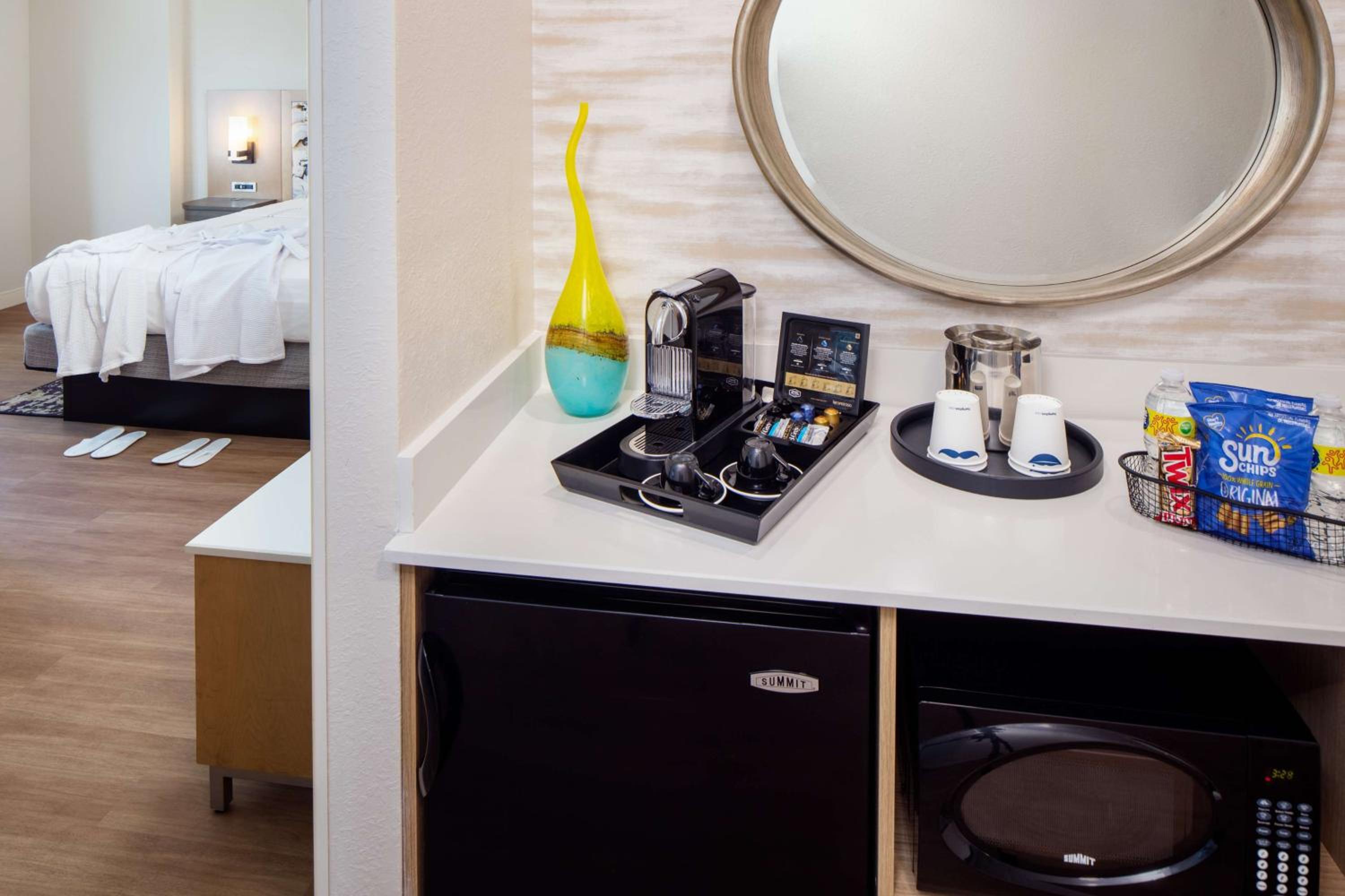 King Studio Suite with Spa Bath - Elite Floor - Photo 2