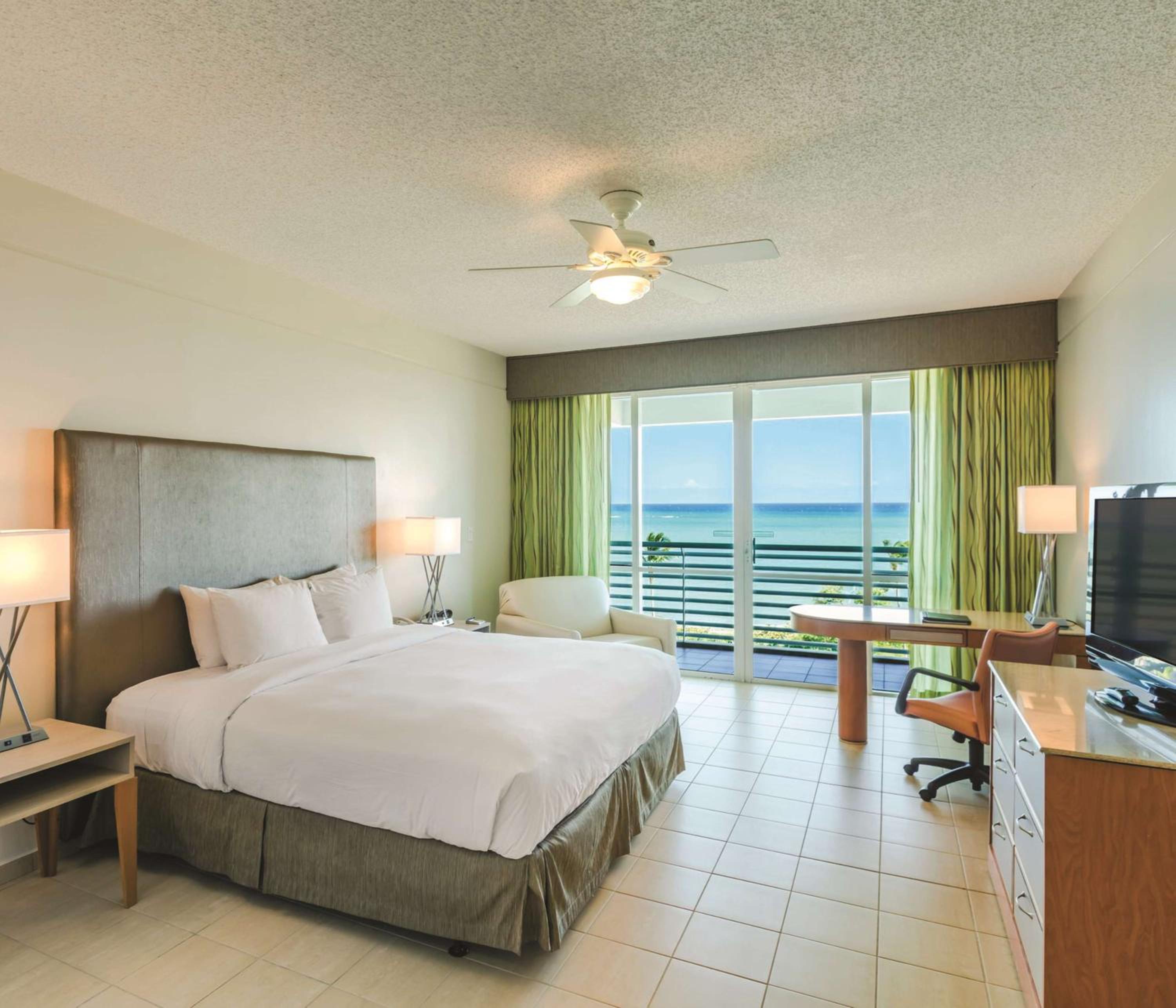 Deluxe King Room with Ocean View and Balcony - Photo 1