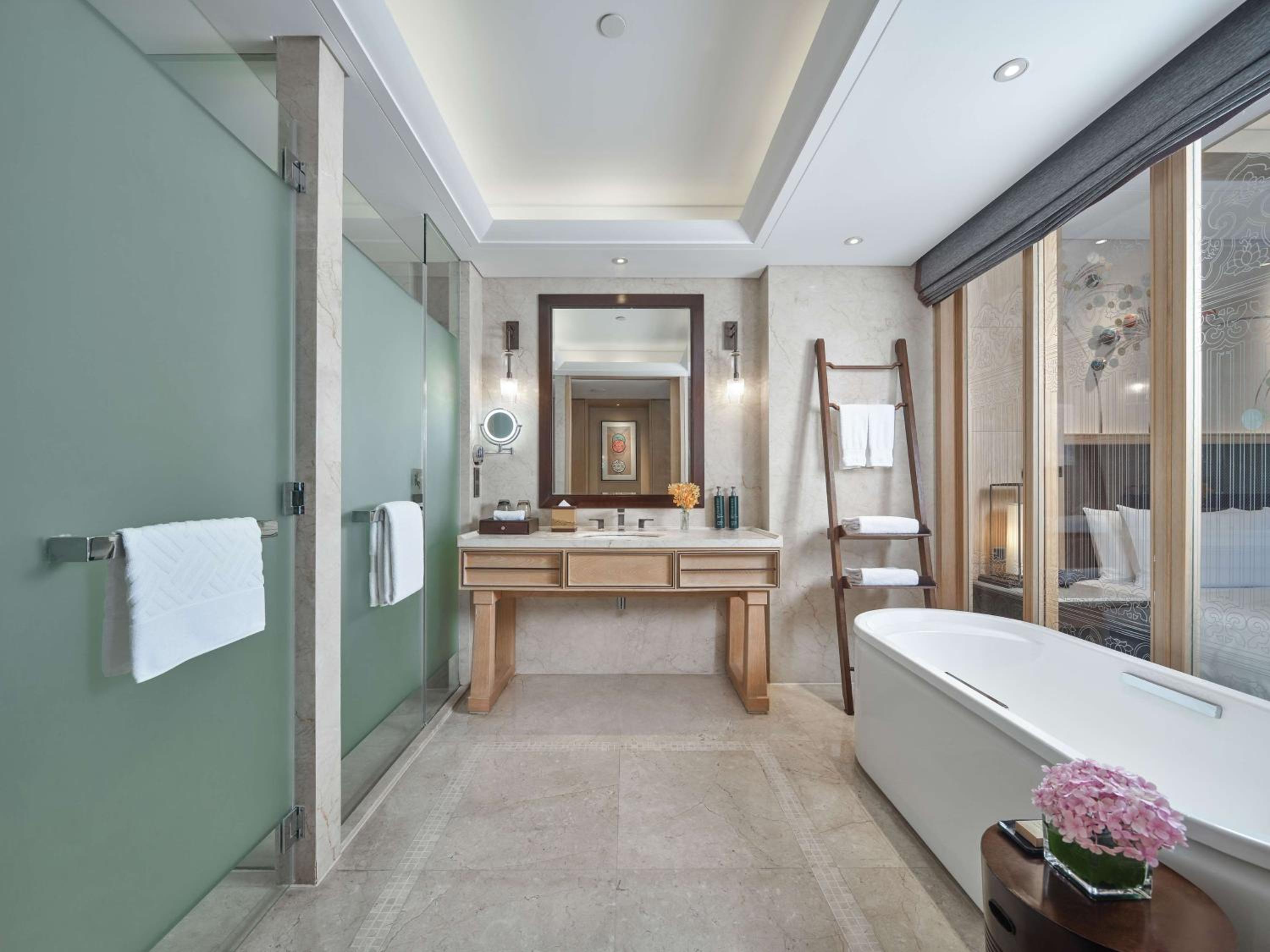 Deluxe King Room with Lake View