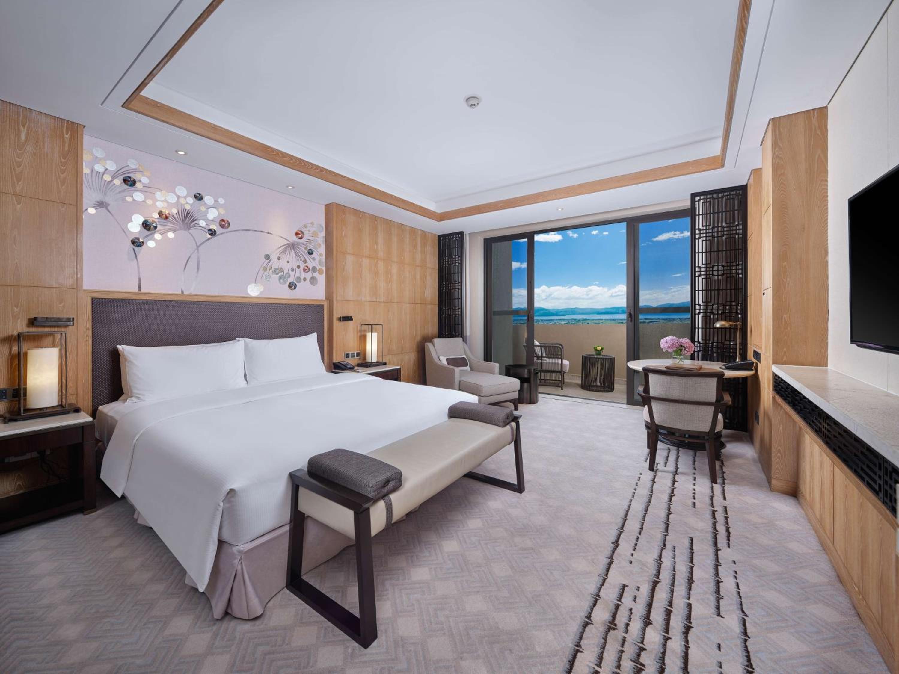 Executive King Room with Lake View