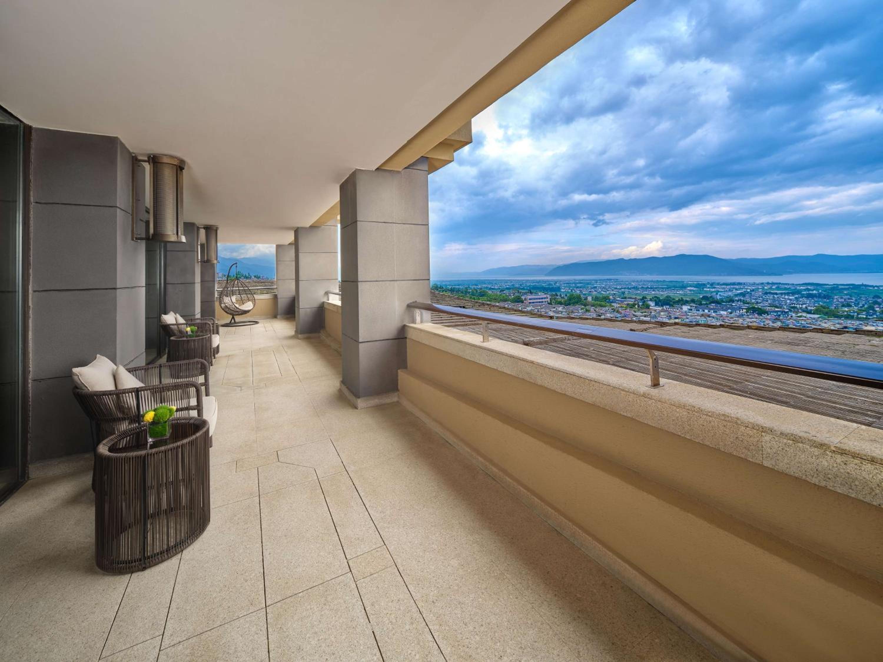 Deluxe King Suite