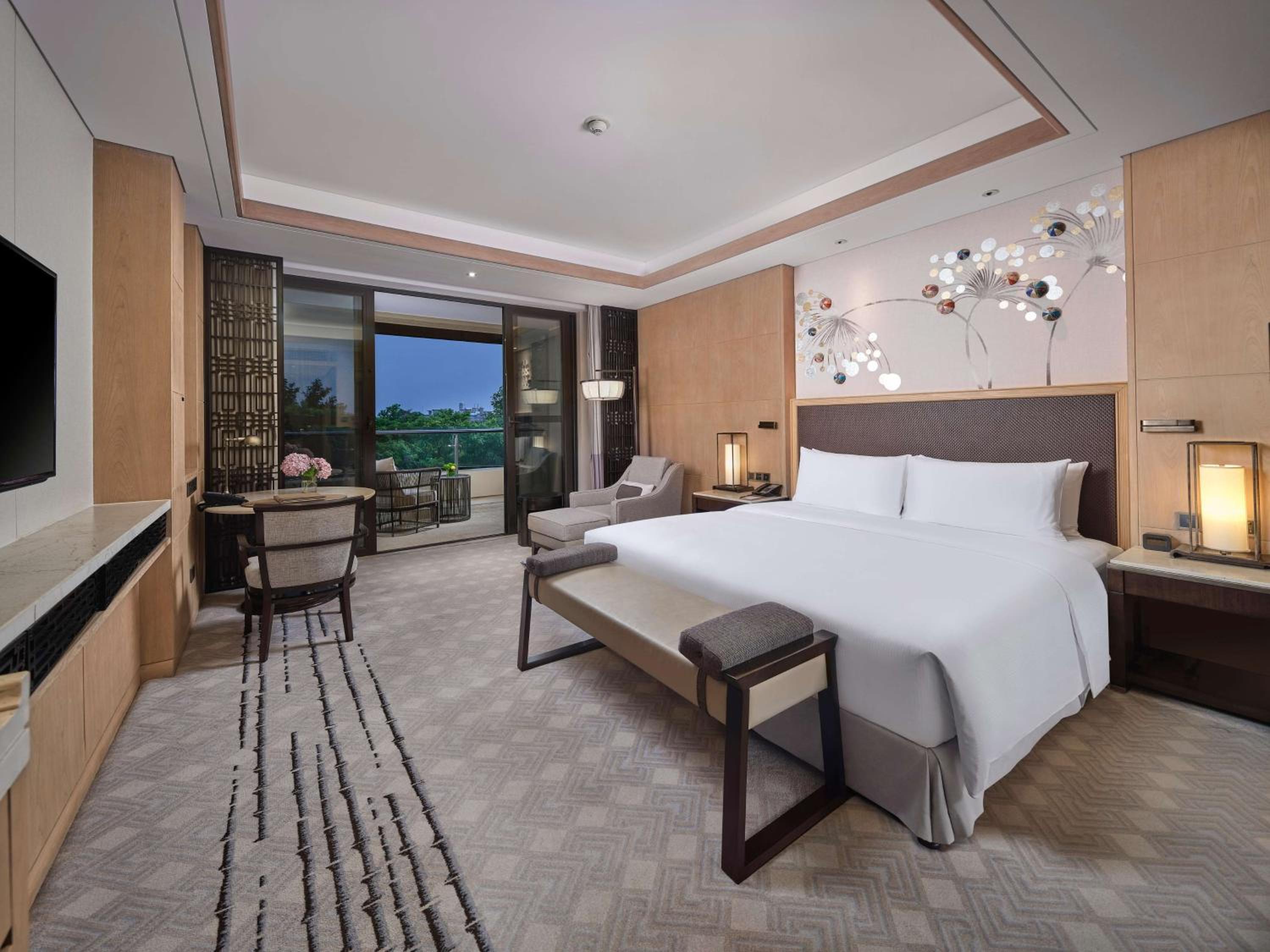 Deluxe King Room