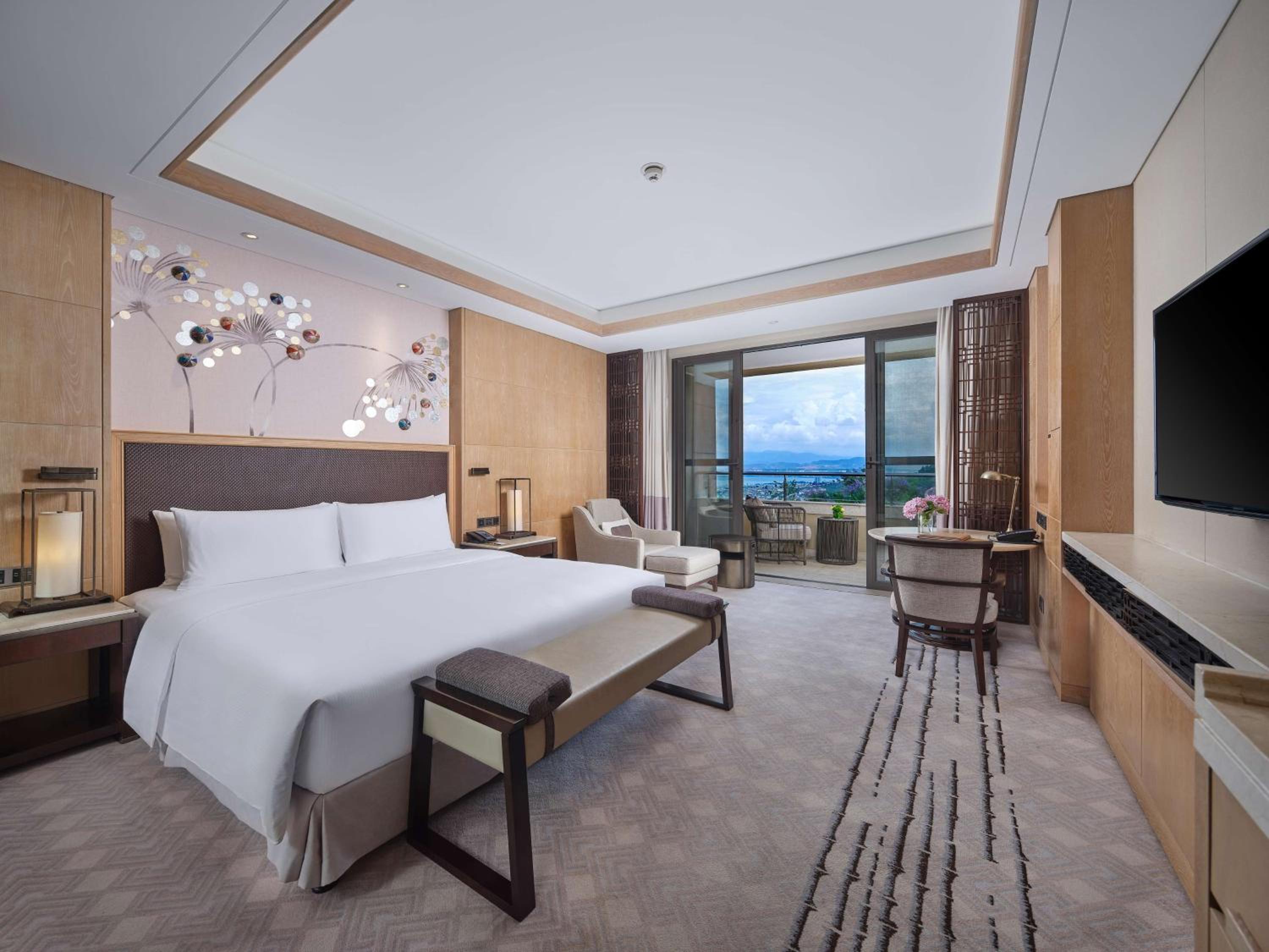 Deluxe King Room with Lake View