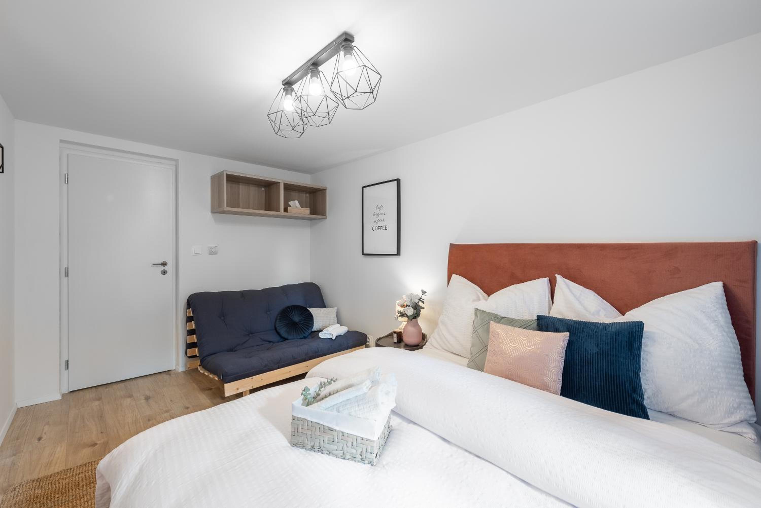 Double Room with Shared Bathroom photo 3