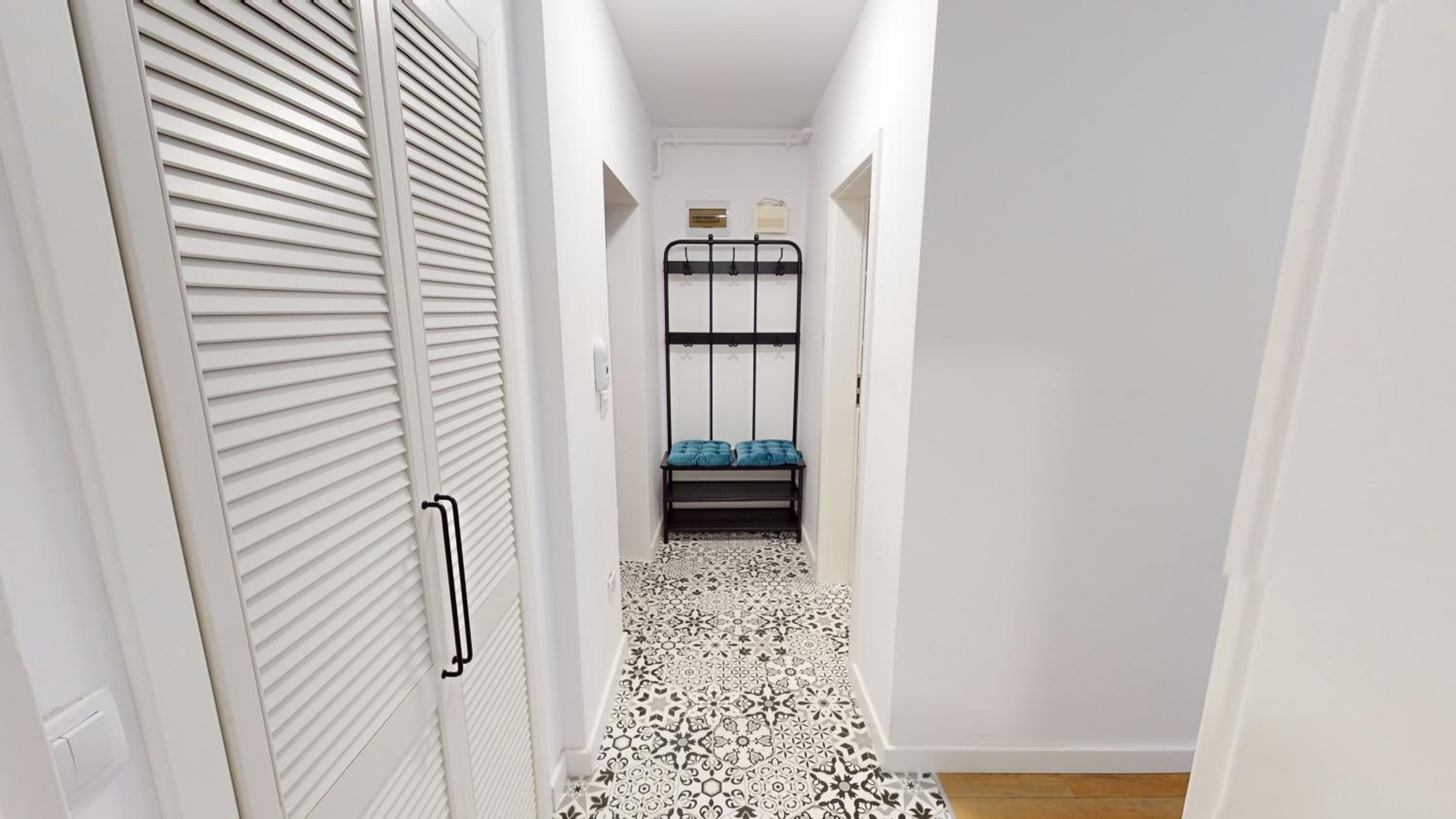 Studio with Balcony - Photo 9
