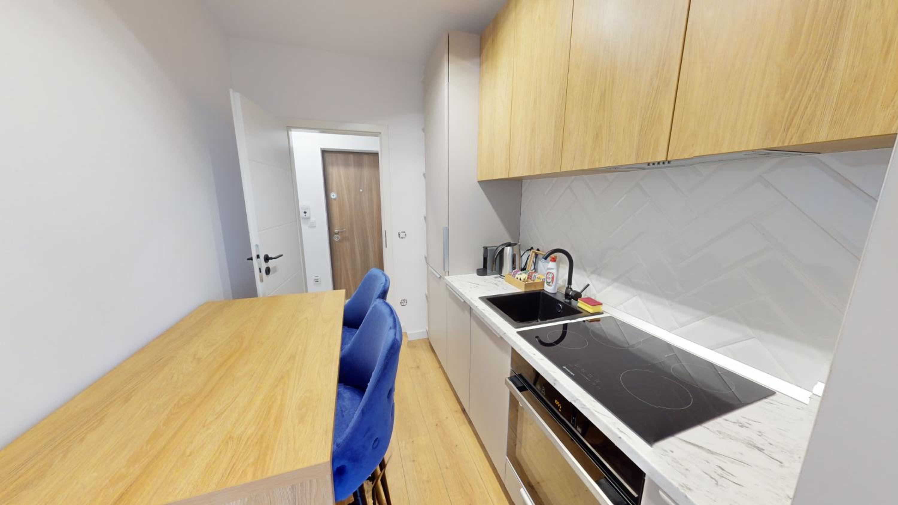Studio with Balcony - Photo 19