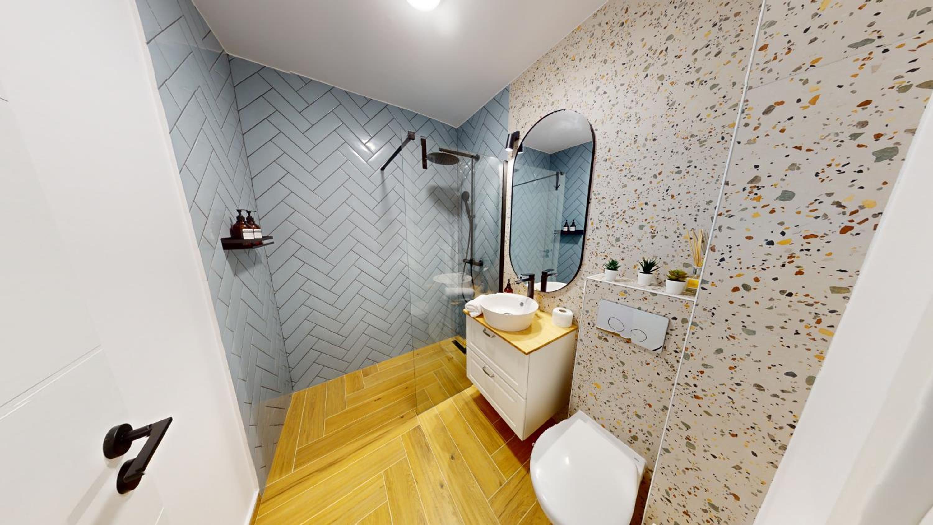 Studio with Balcony - Photo 5