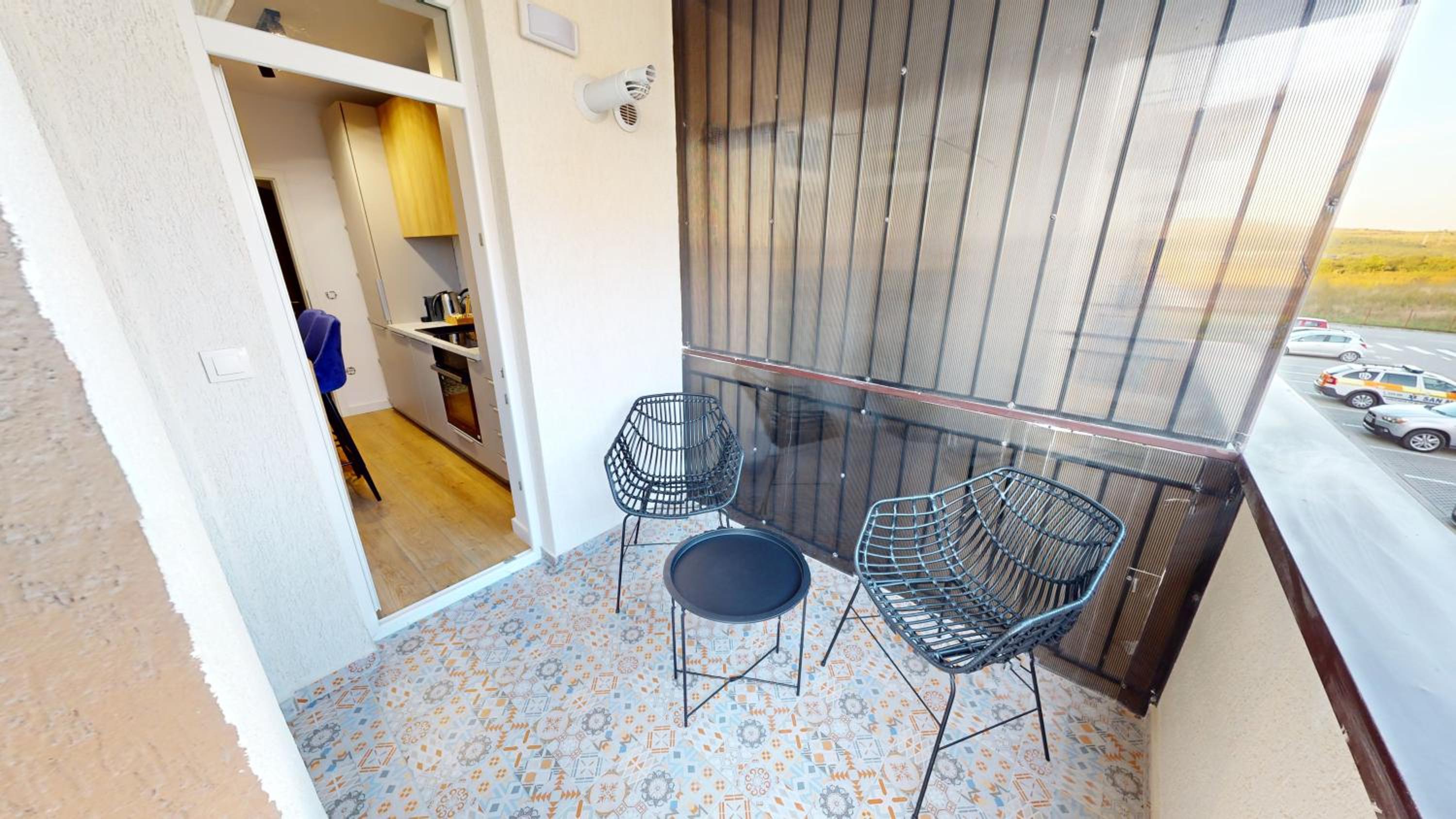 Studio with Balcony - Photo 13