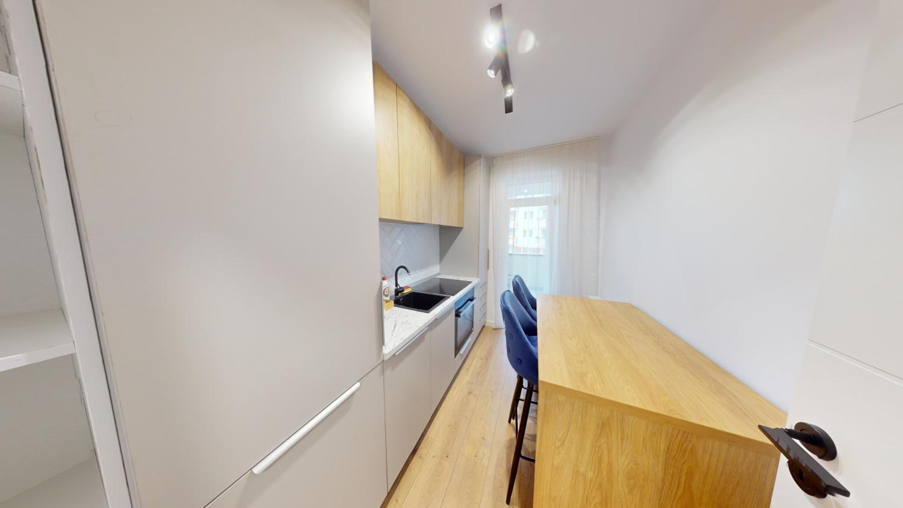 Studio with Balcony - Photo 15