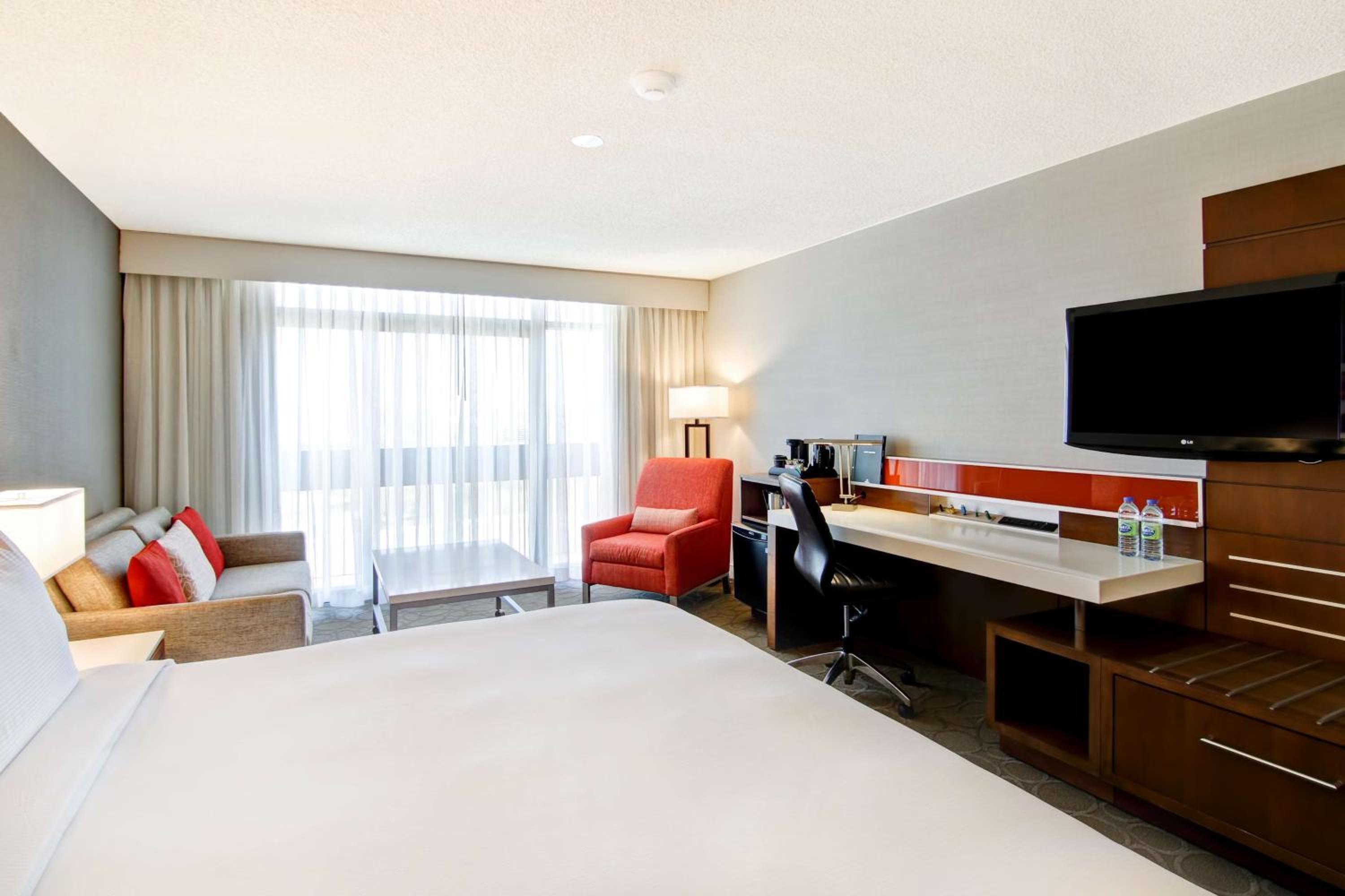 Premium King Room - Photo 6