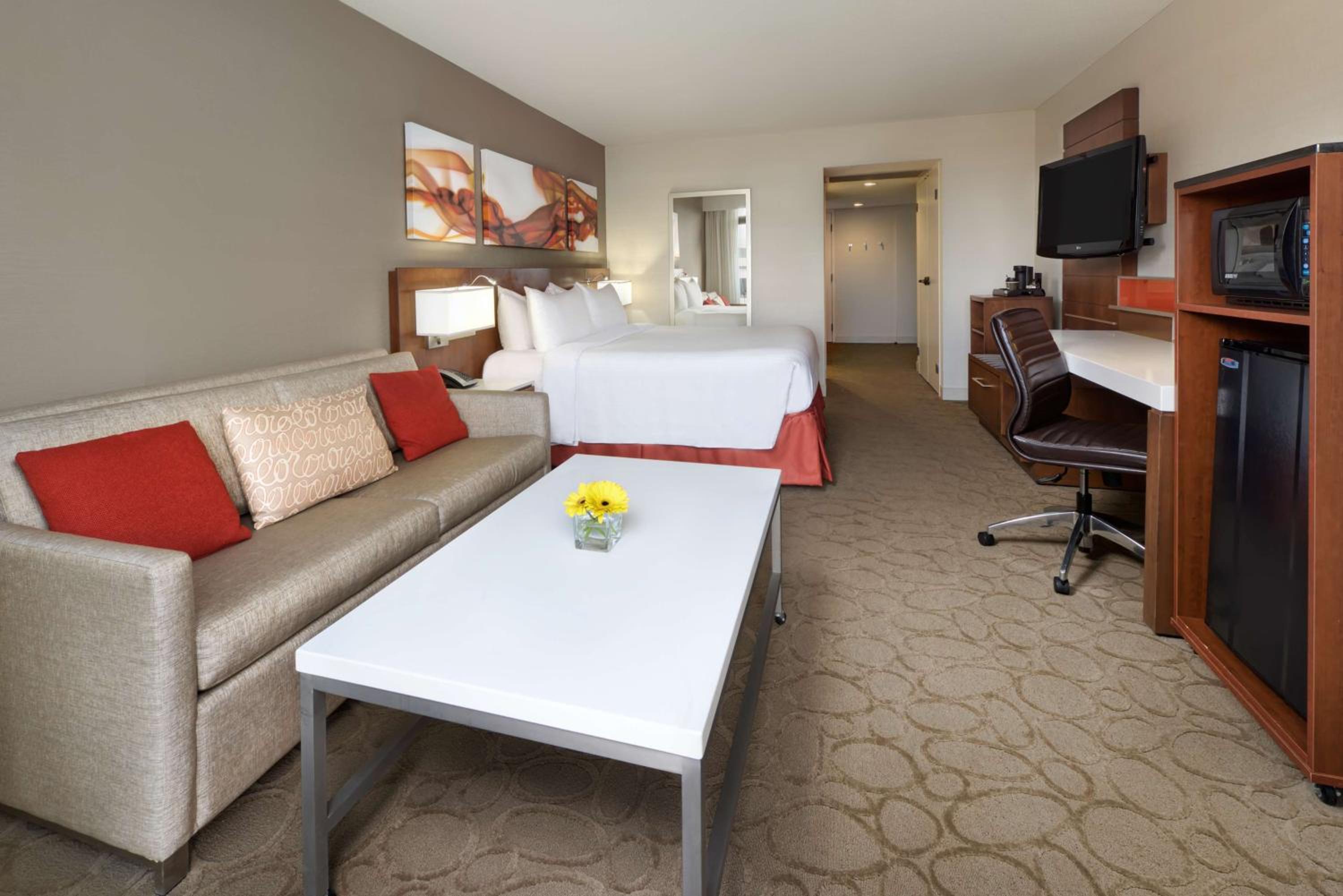 Corner King Room - Photo 2