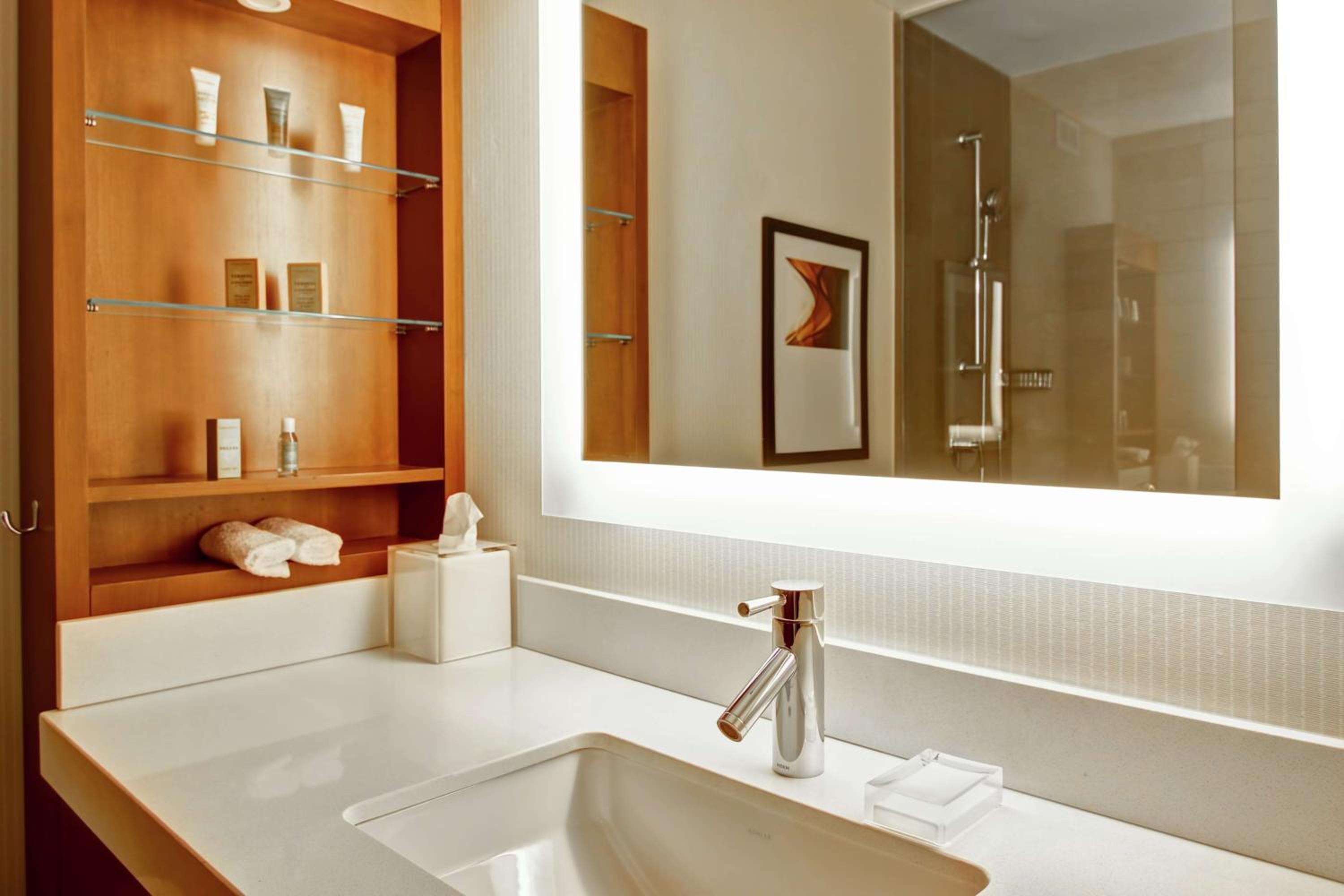 Corner King Room - Photo 4