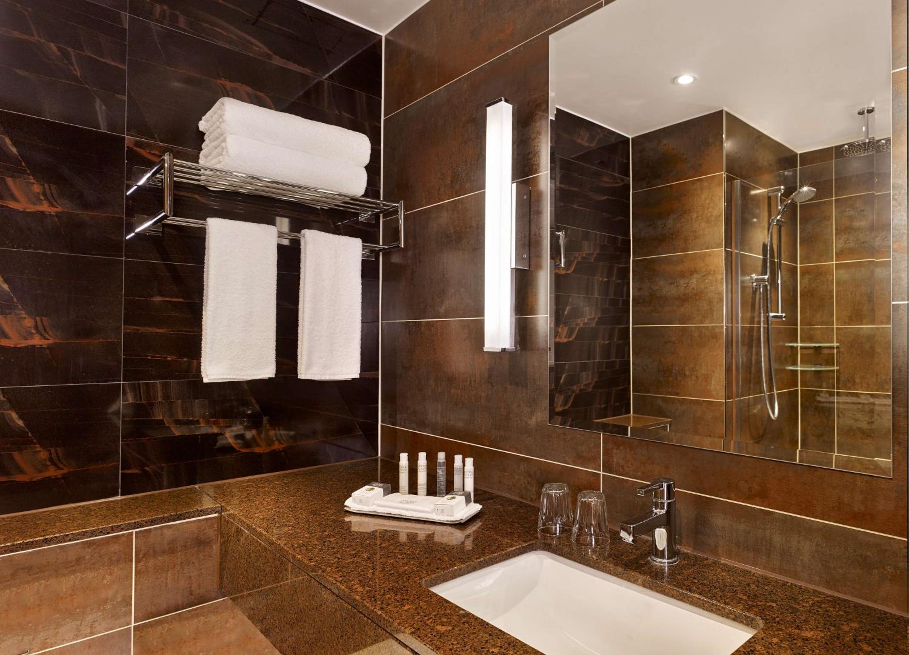 Deluxe King Room - Photo 2