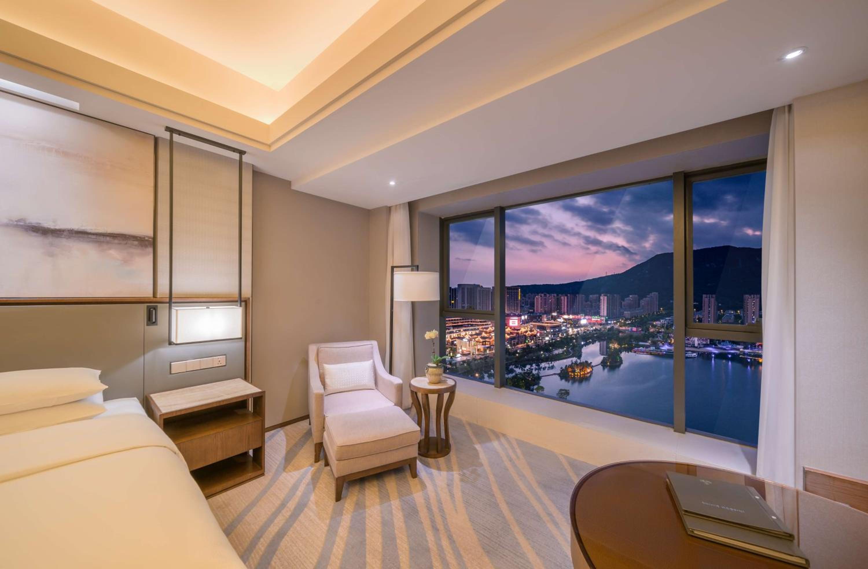 Executive Lake View King Room