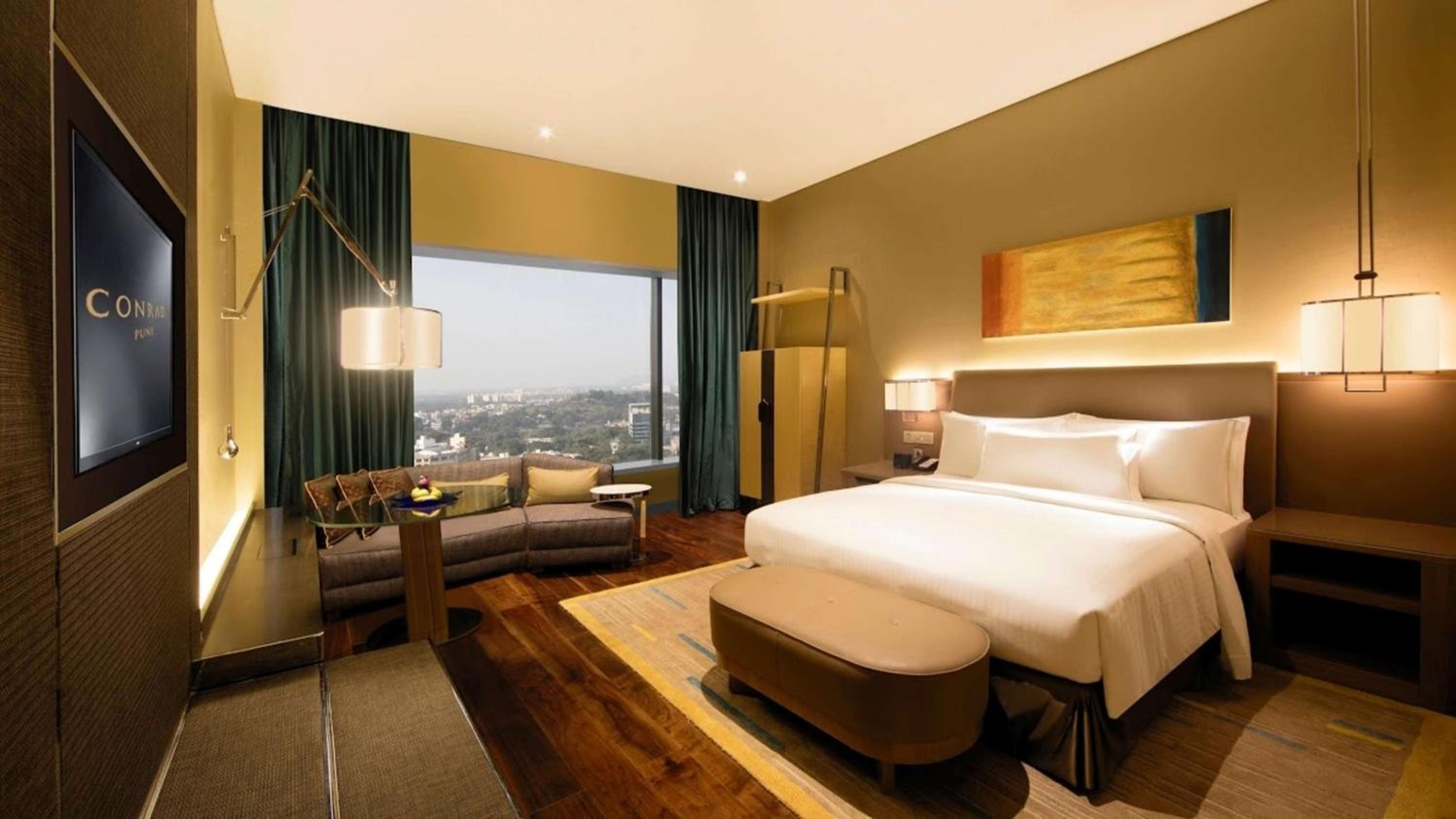 Deluxe King Room - Photo 3