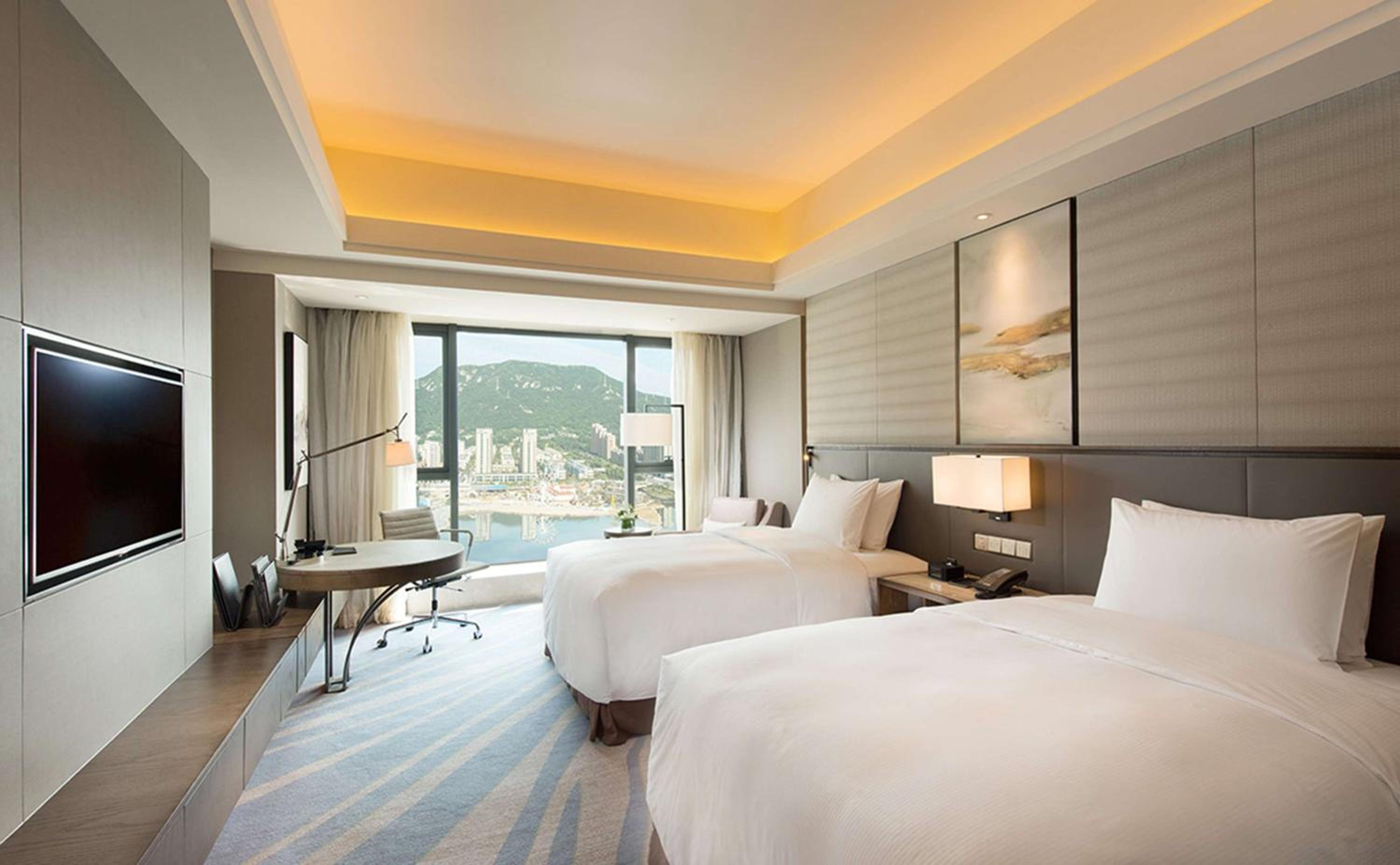 Superior Lake View Twin Room